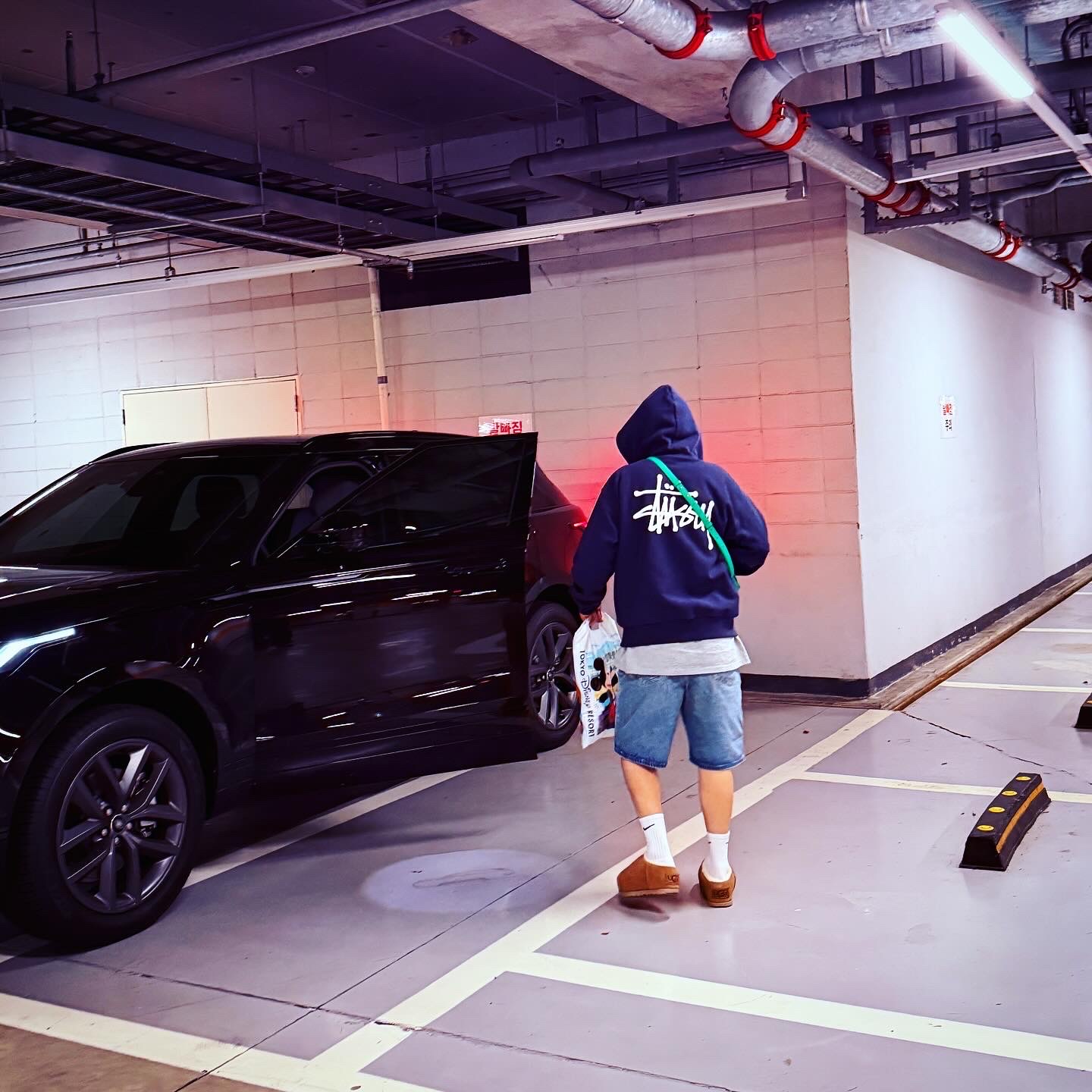 (W) UGG Pumped Slipper Chestnut, BAPE Baby Milo College T-Shirt Plush Doll Key Chain Brown 착용 스타일 - 1