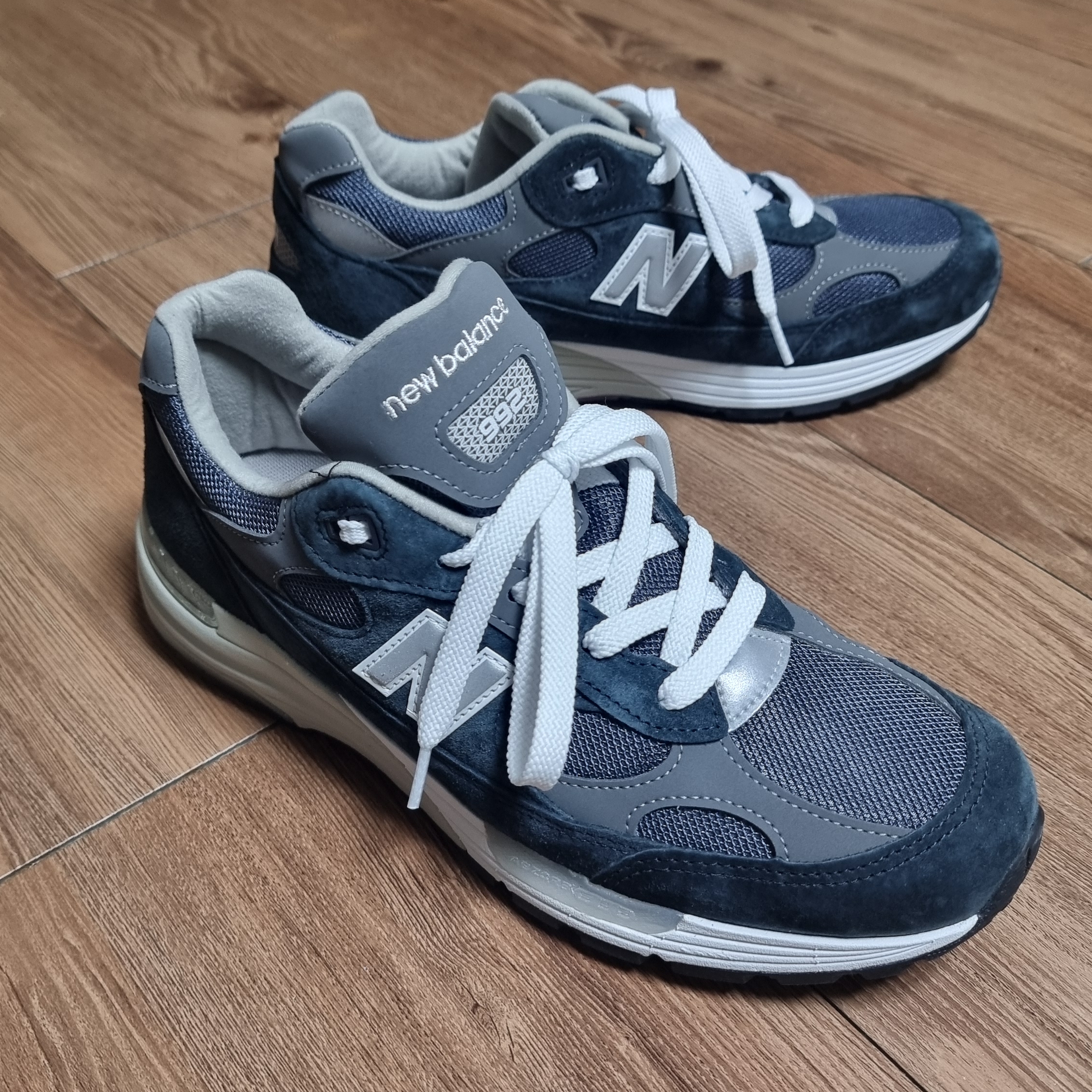 New Balance 992 Made in USA Core Navy 착용 스타일 - 1