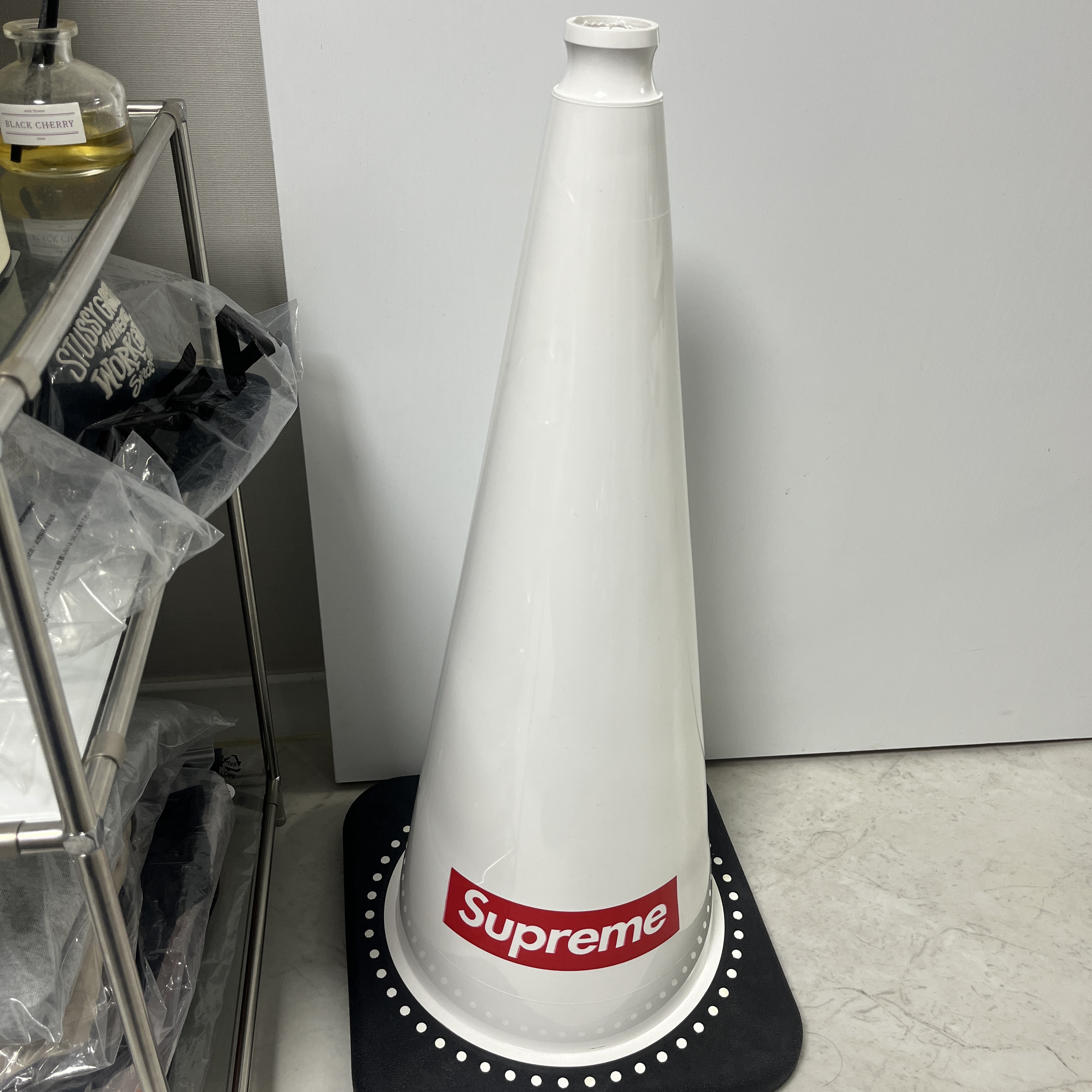 Supreme Traffic Cone White - 25FW 착용 스타일