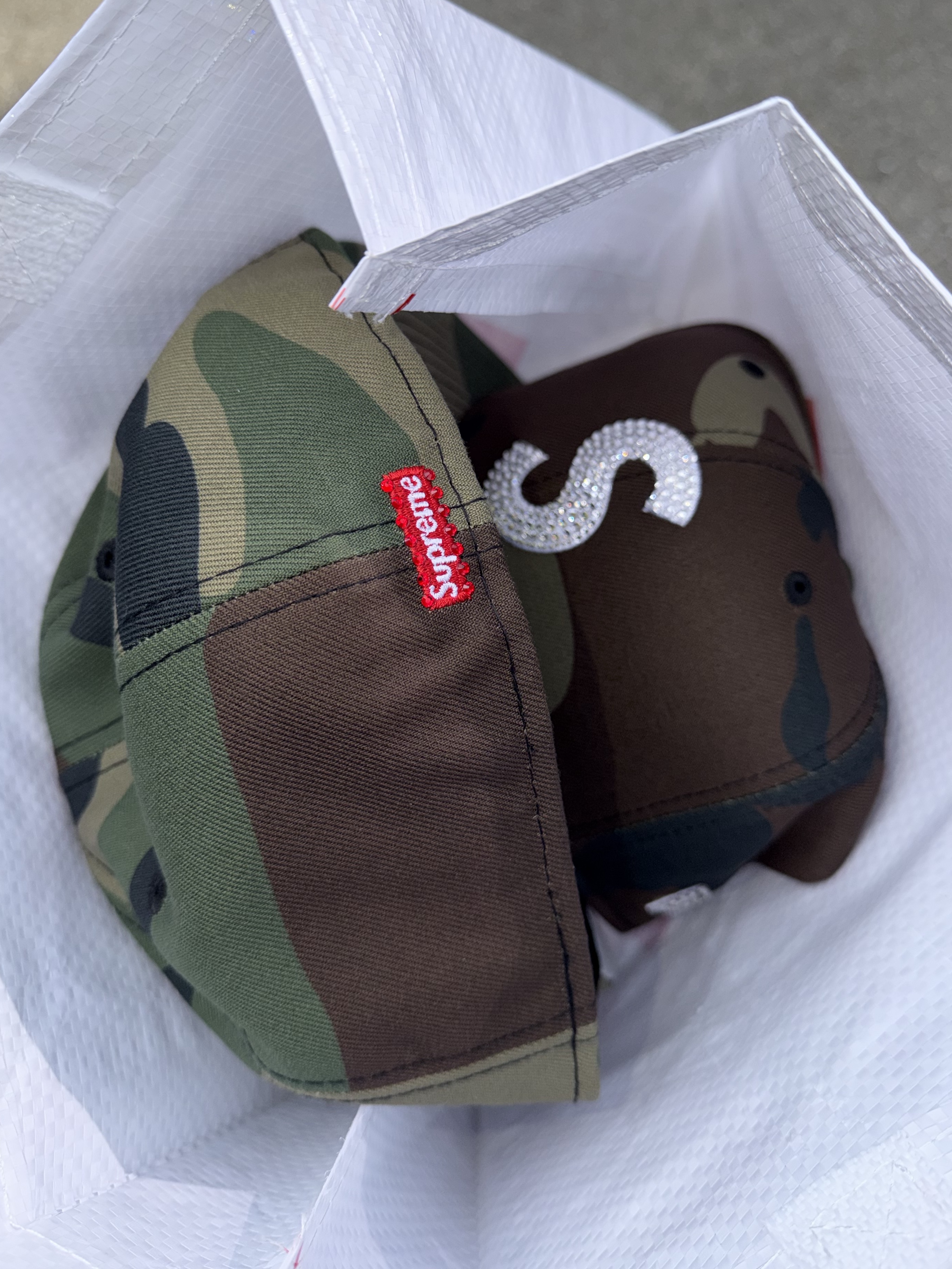 Supreme Swarovski S Logo New Era Woodland Camo - 25FW 착용 스타일