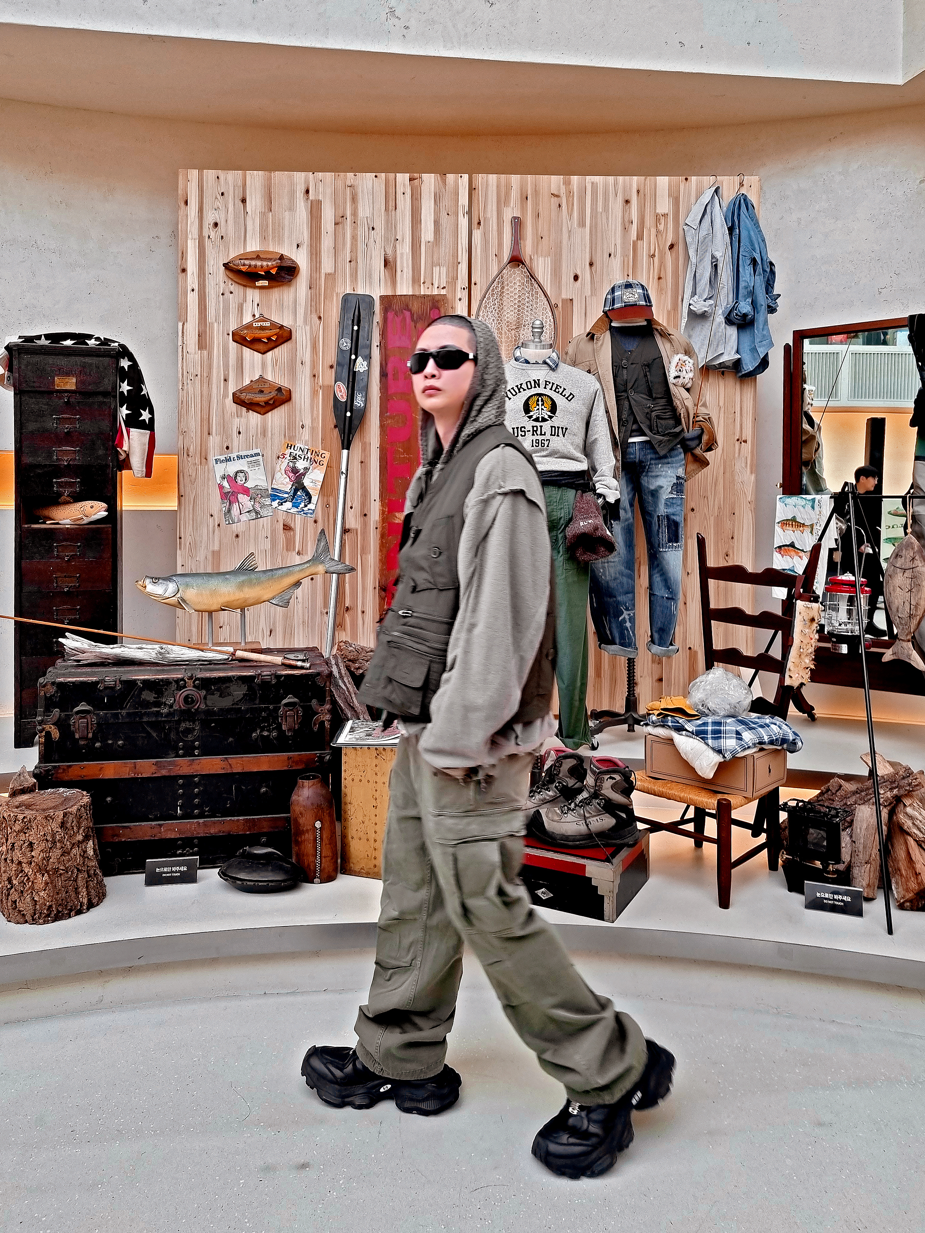 [10% 적립] [KREAM Limited Edition The Trophy Fishing Club] Polo Ralph Lauren Big Cargo Olive - 25FW, [10% 적립] [KREAM Limited Edition The Trophy Fishing Club] Polo Ralph Lauren Utility Vest Green - 25FW 착용 스타일 - 6