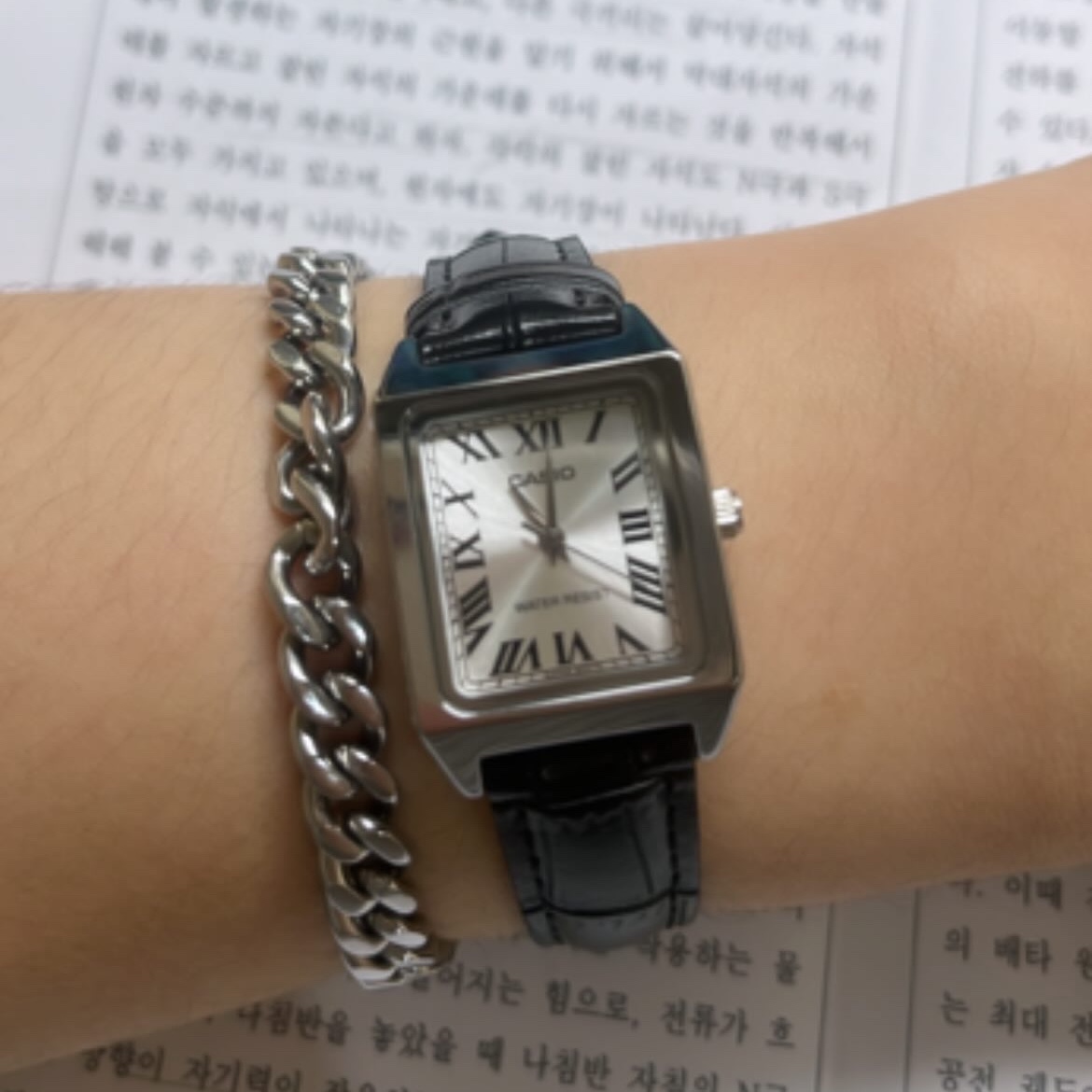 Casio LTP-V007L-7B1 착용 스타일