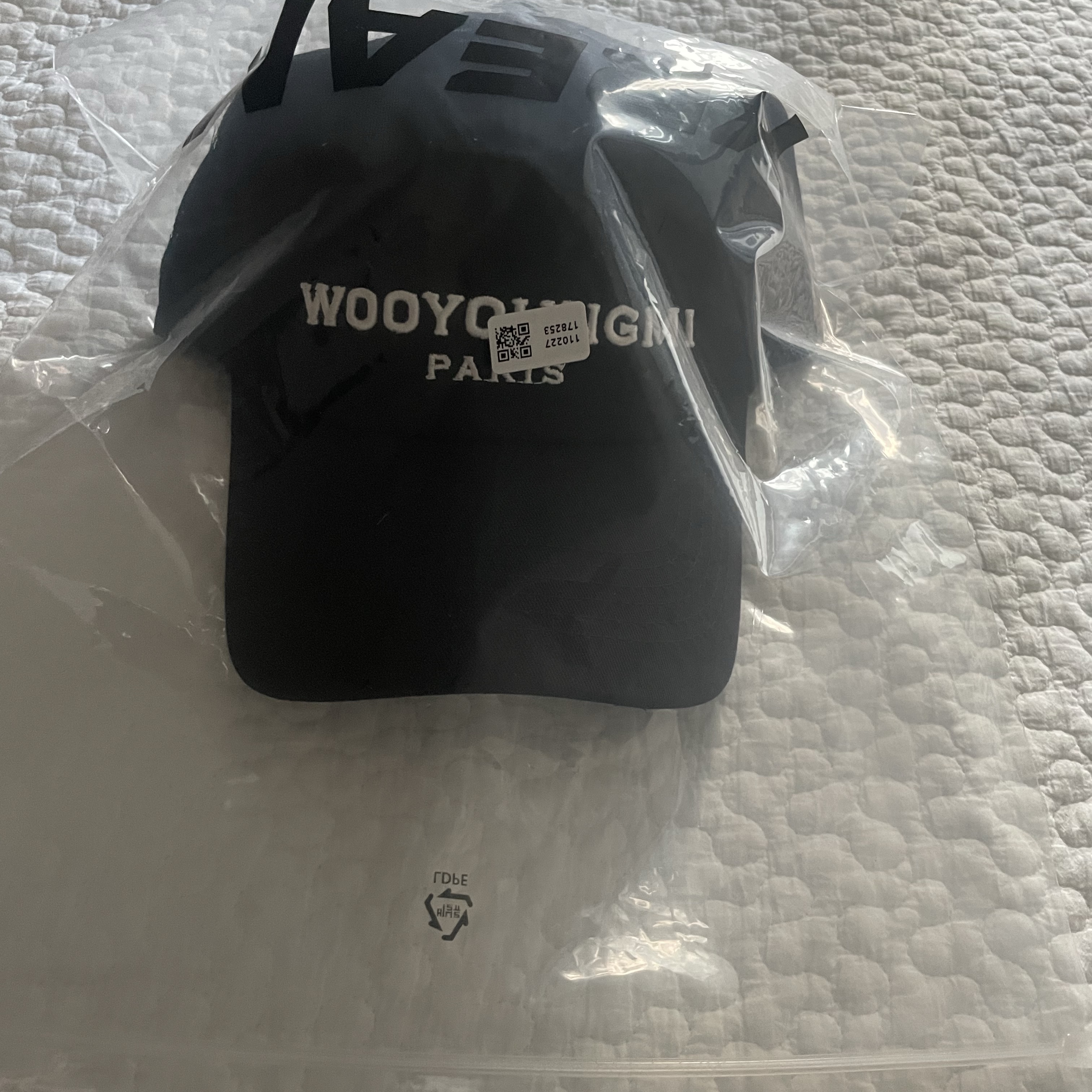 Wooyoungmi Embroidered Ball Cap Black 착용 스타일