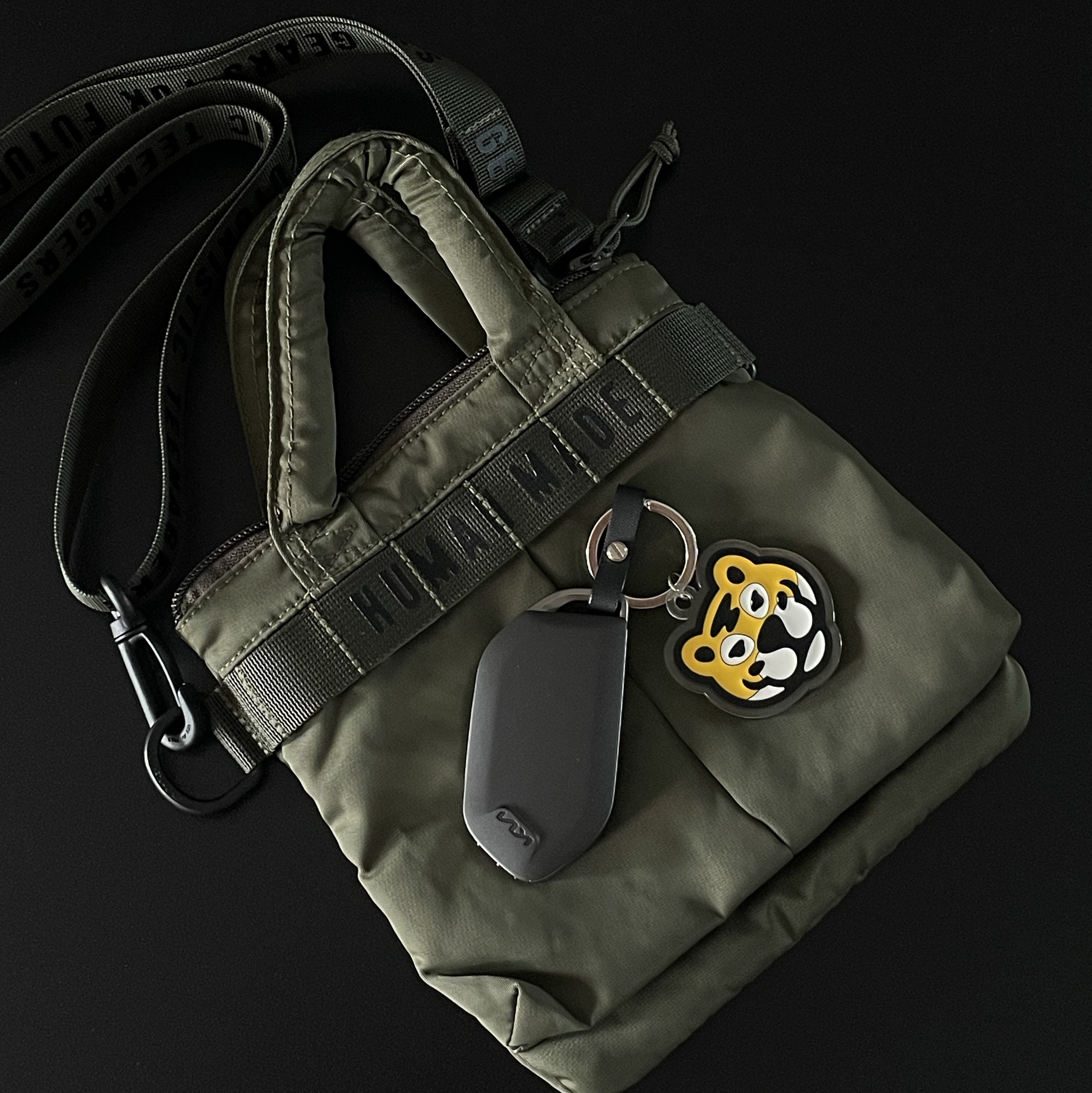 Human Made Acrylic Animal Keyring Yellow, Human Made Mini Helmet Bag Olive Drab 착용 스타일