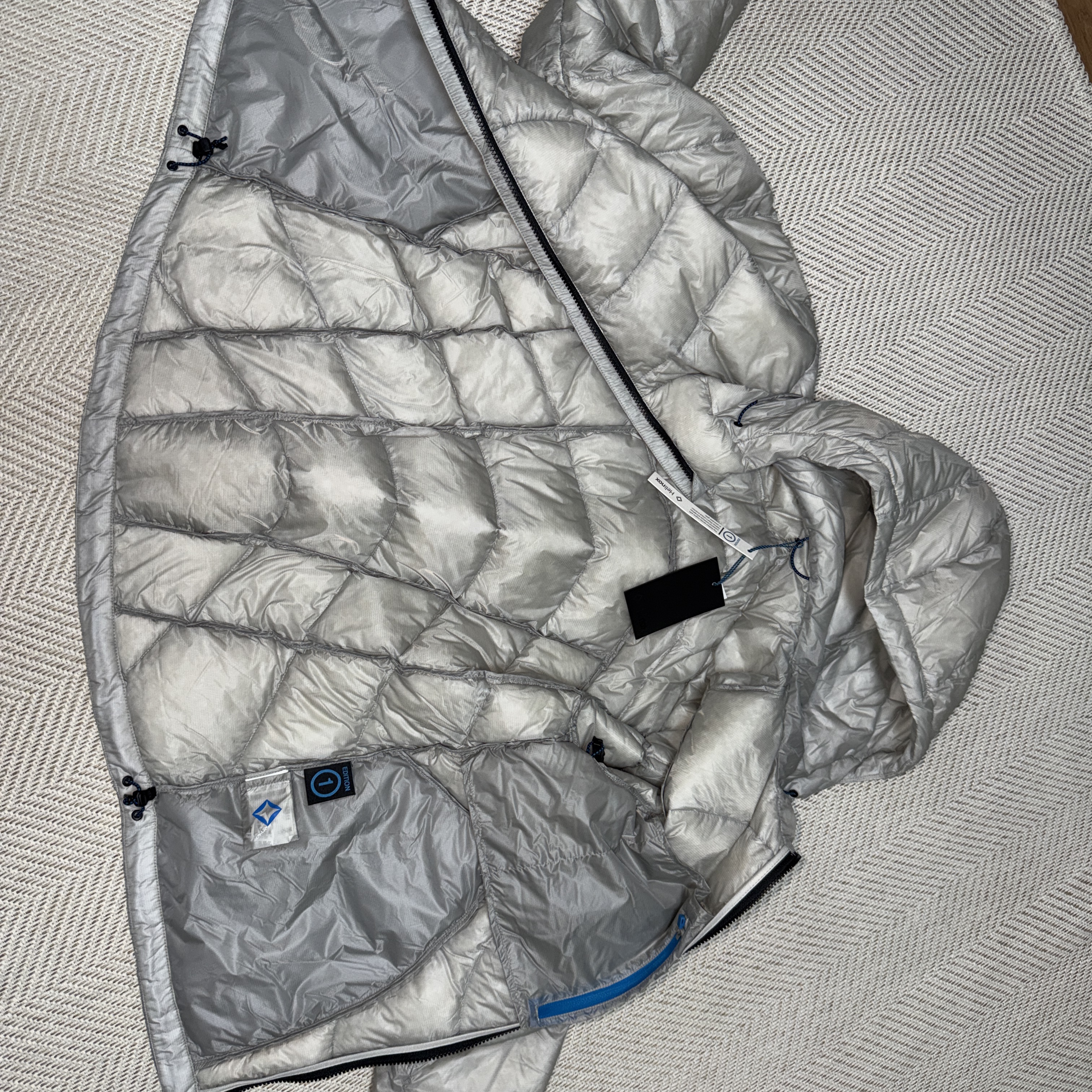 Helinox Wear Eclipse Pack Down Jacket Light Gray 착용 스타일 - 5