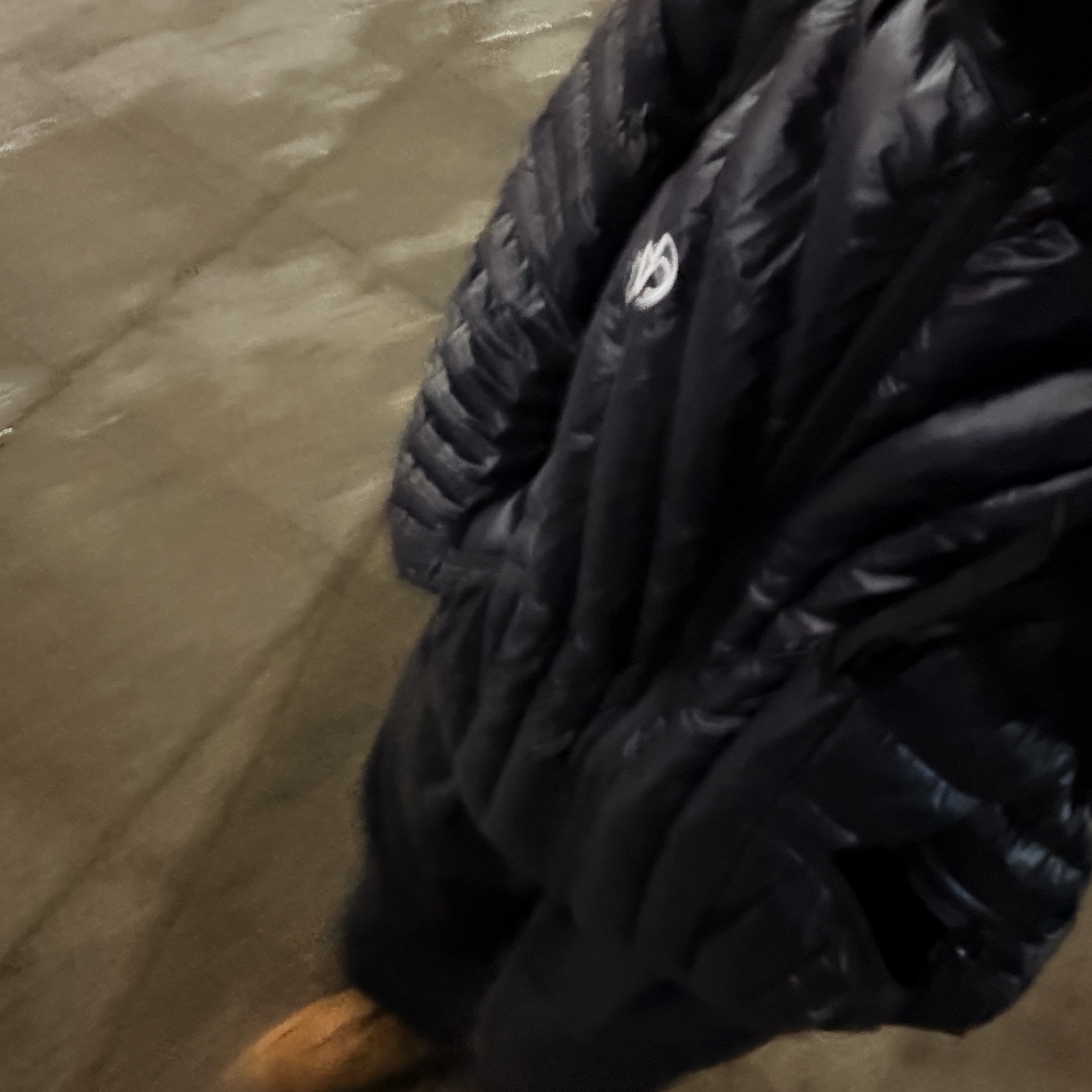 NOMANUAL Nubes Light Duck Down Glossy Black, Nike Air Force 1 '07 WB Flax 착용 스타일