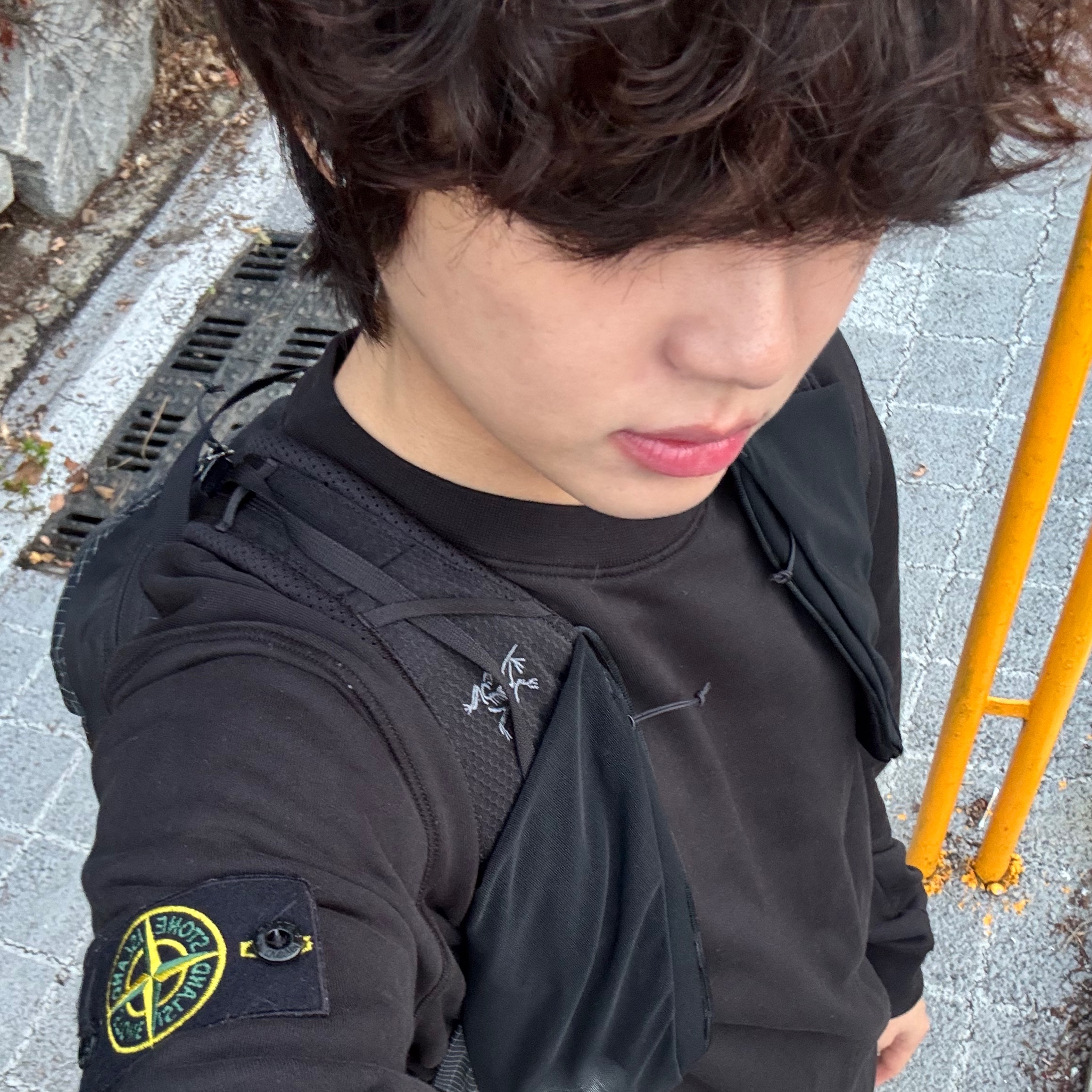Arc'teryx Aerios 18 Backpack Black, Levi's 555 Relaxed Straight Jeans Dark Indigo 착용 스타일 - 2