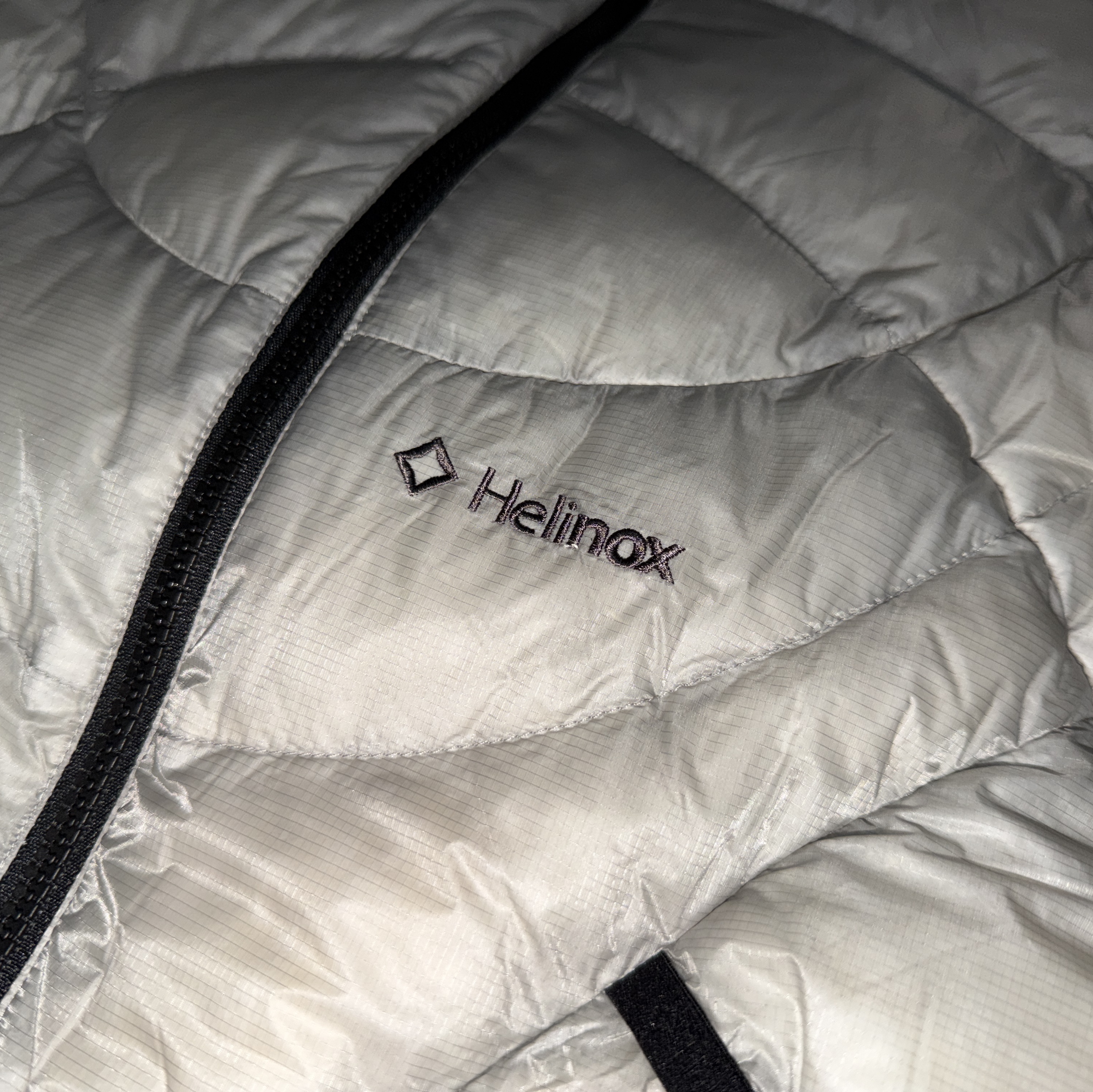 Helinox Wear Eclipse Pack Down Jacket Light Gray 착용 스타일 - 3