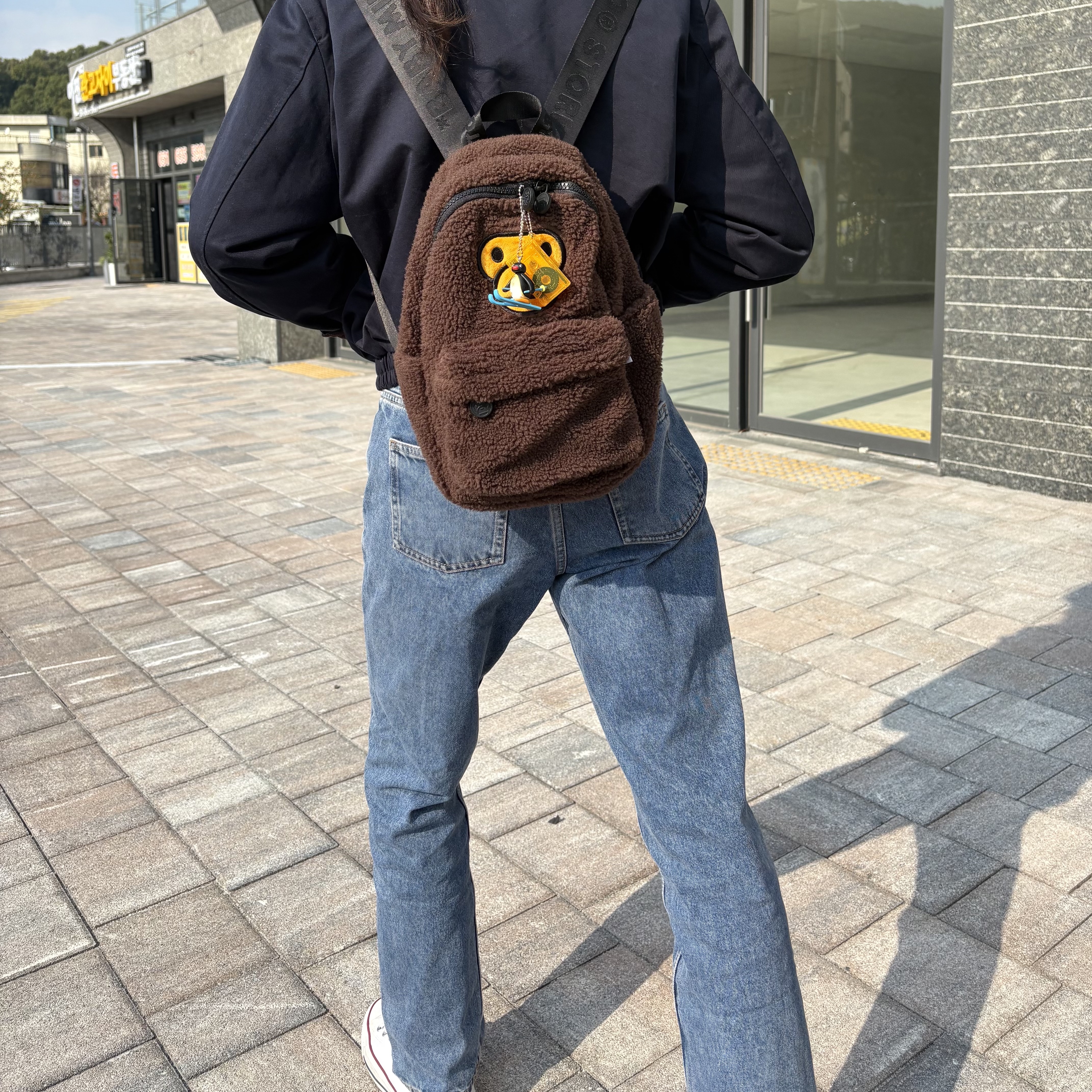 BAPE Baby Milo Mini Fur Backpack Brown 착용 스타일