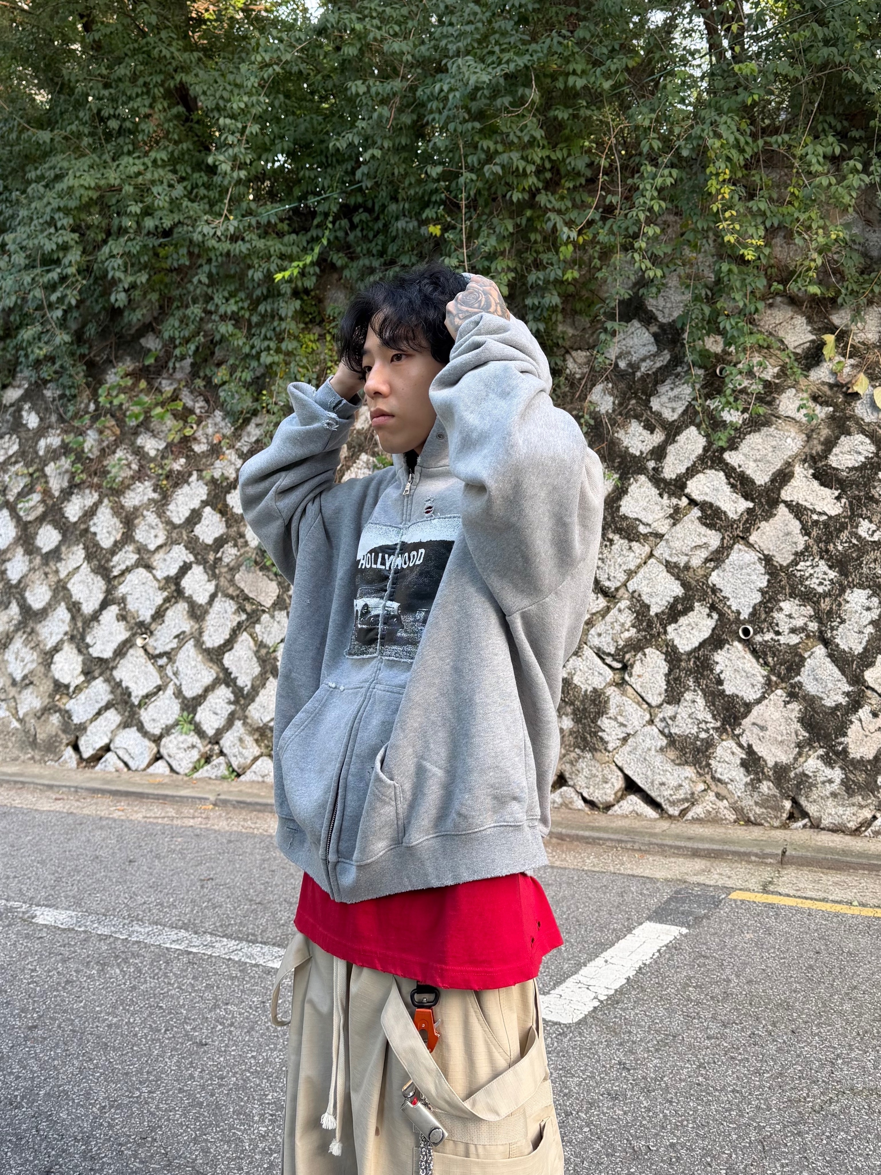 NOD Old Hollywood Zip-up Hoodie Grey, Balenciaga Cargo Sneakers Beige Grey Red 착용 스타일 - 8