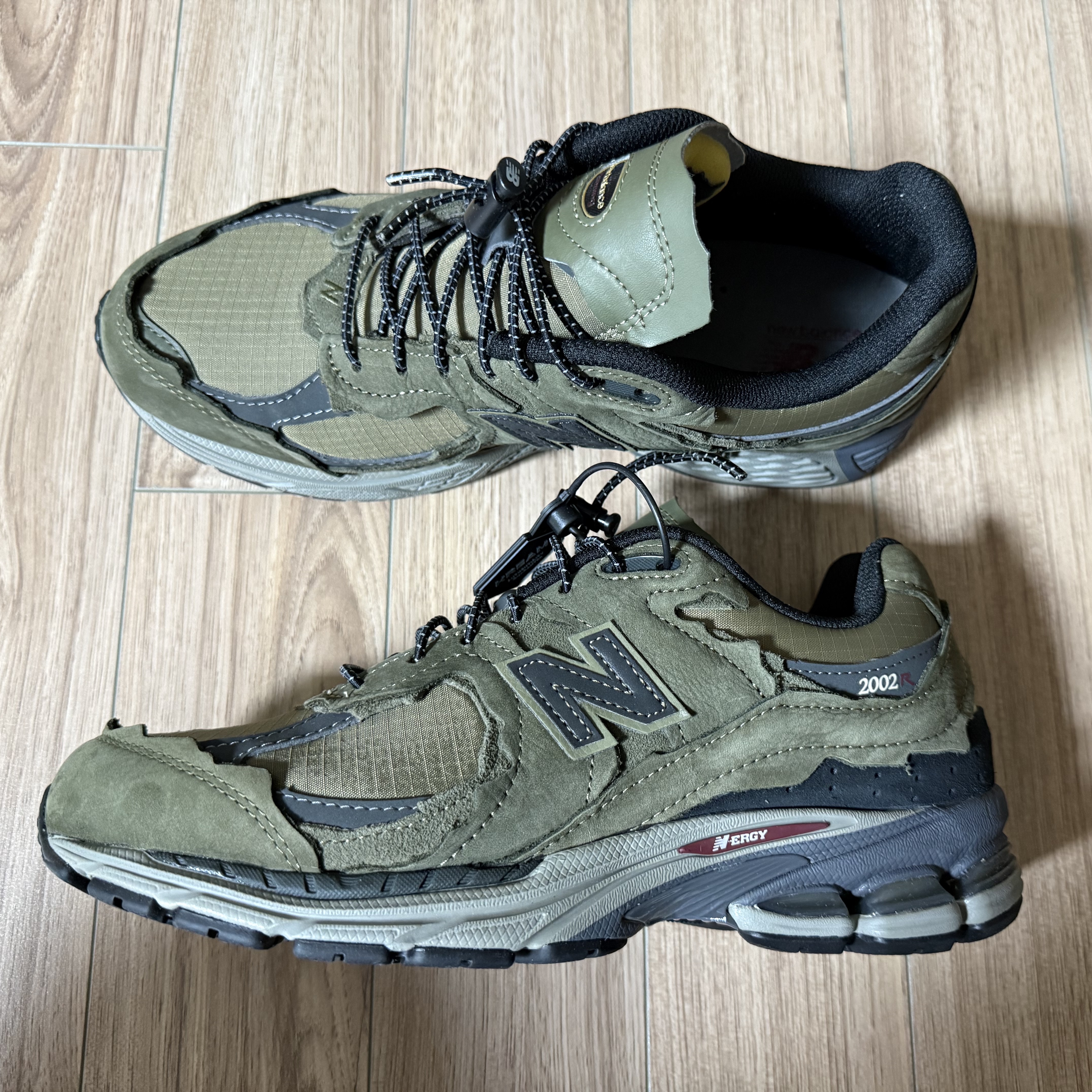 New Balance 2002R Protection Dark Moss 착용 스타일