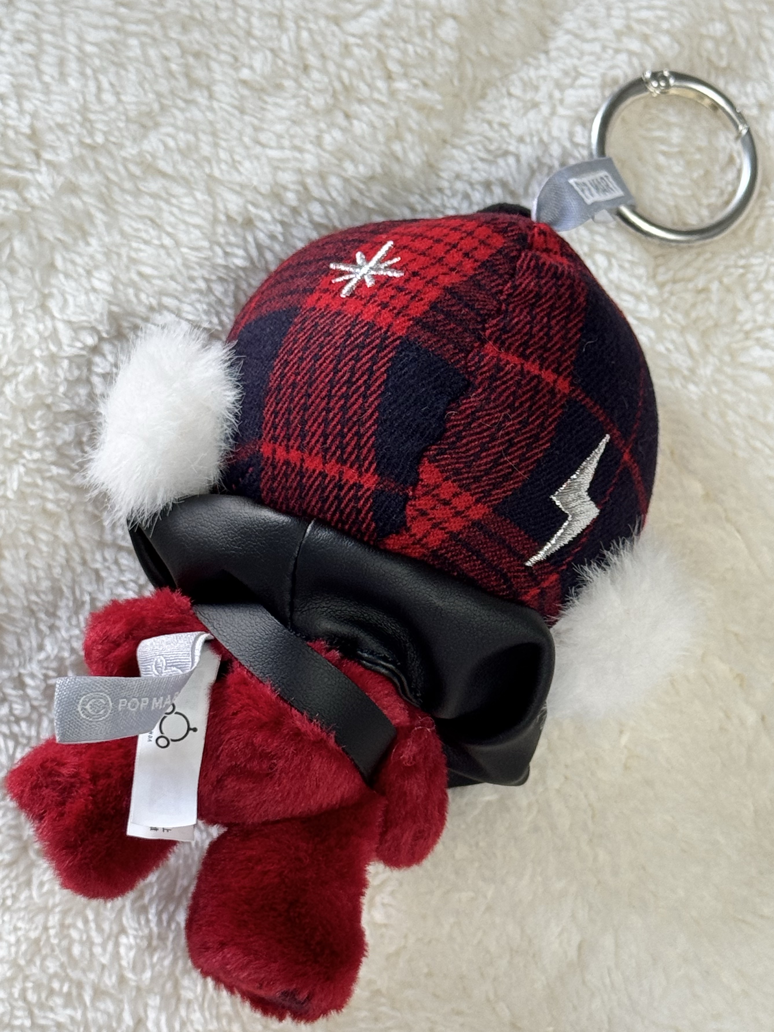 Pop Mart Skullpanda Winter Symphony Series Keyring Rock On (Opened Case) 착용 스타일 - 3