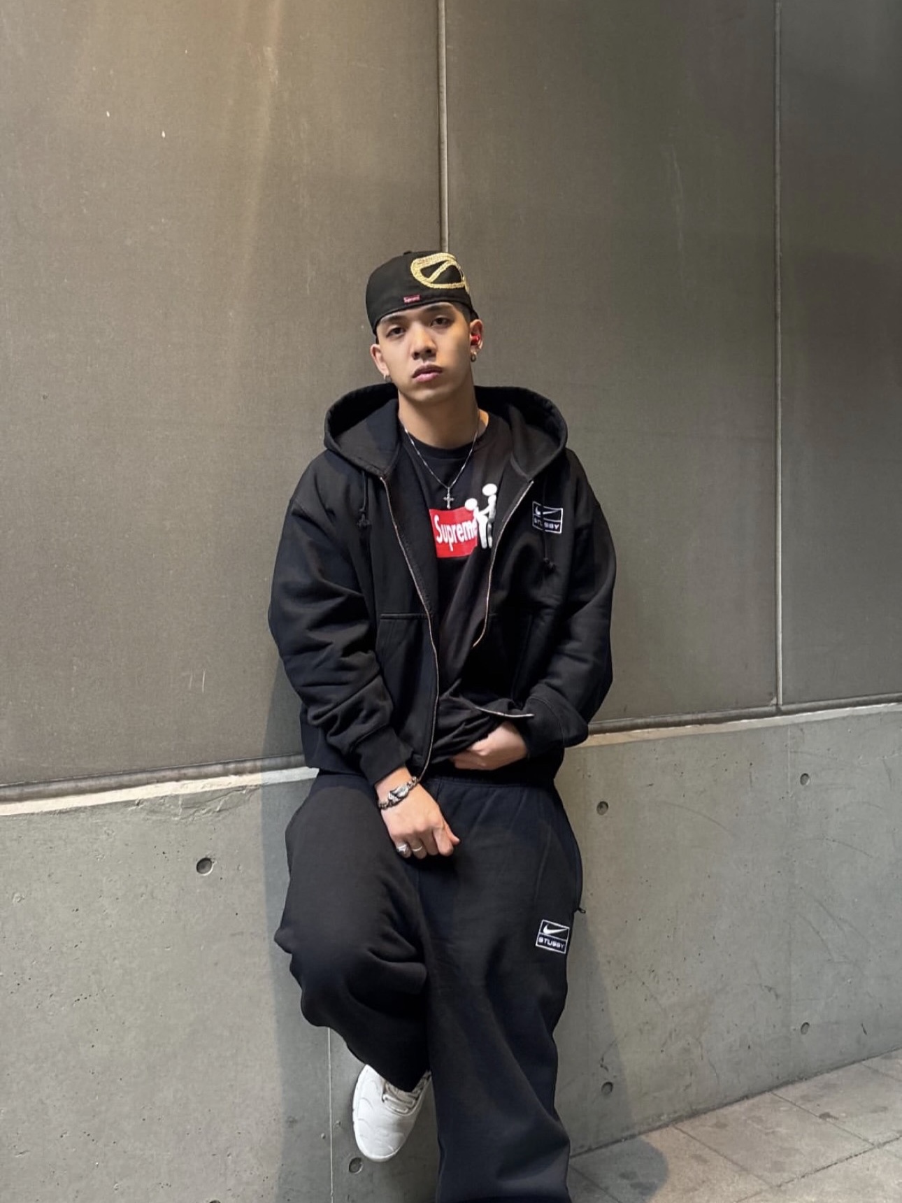 Supreme Stick T-Shirt Black - 25FW 착용 스타일 - 2