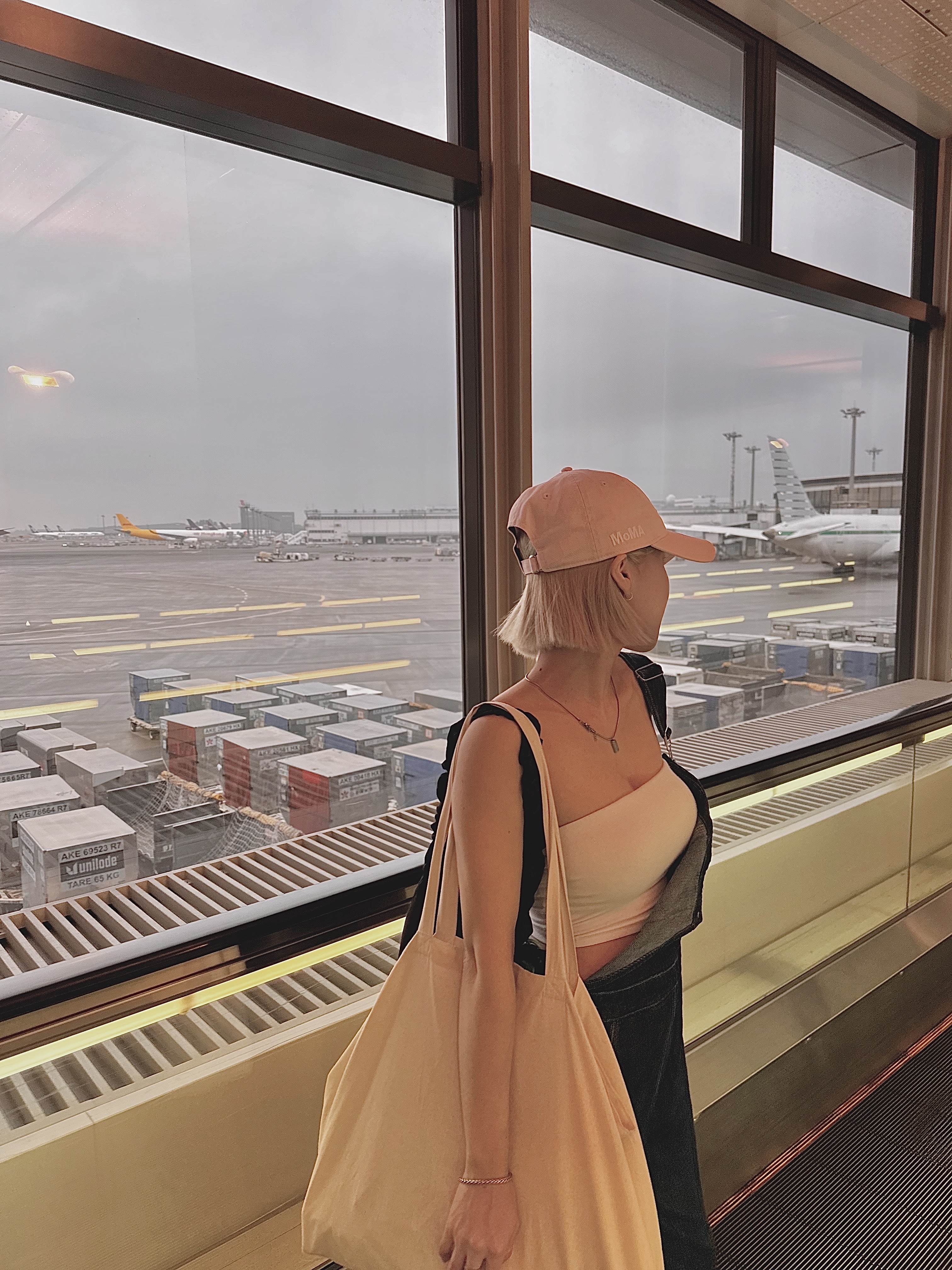 New Era x MoMA New York Yankees Cap Pink 착용 스타일