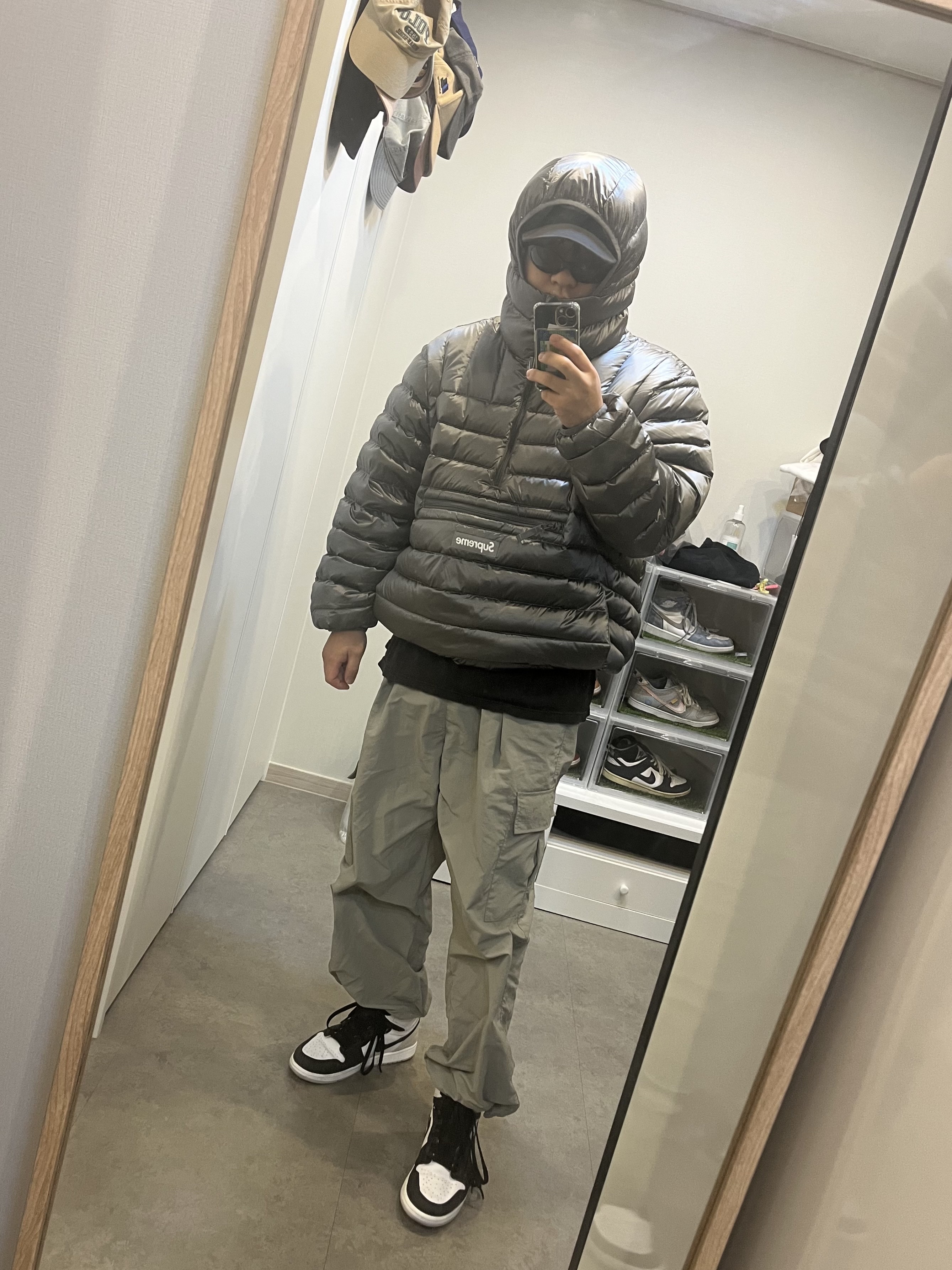 Supreme Micro Down Half Zip Hooded Pullover Silver - 25FW, Supreme Washed Chino Twill Camp Cap Black 착용 스타일 - 1