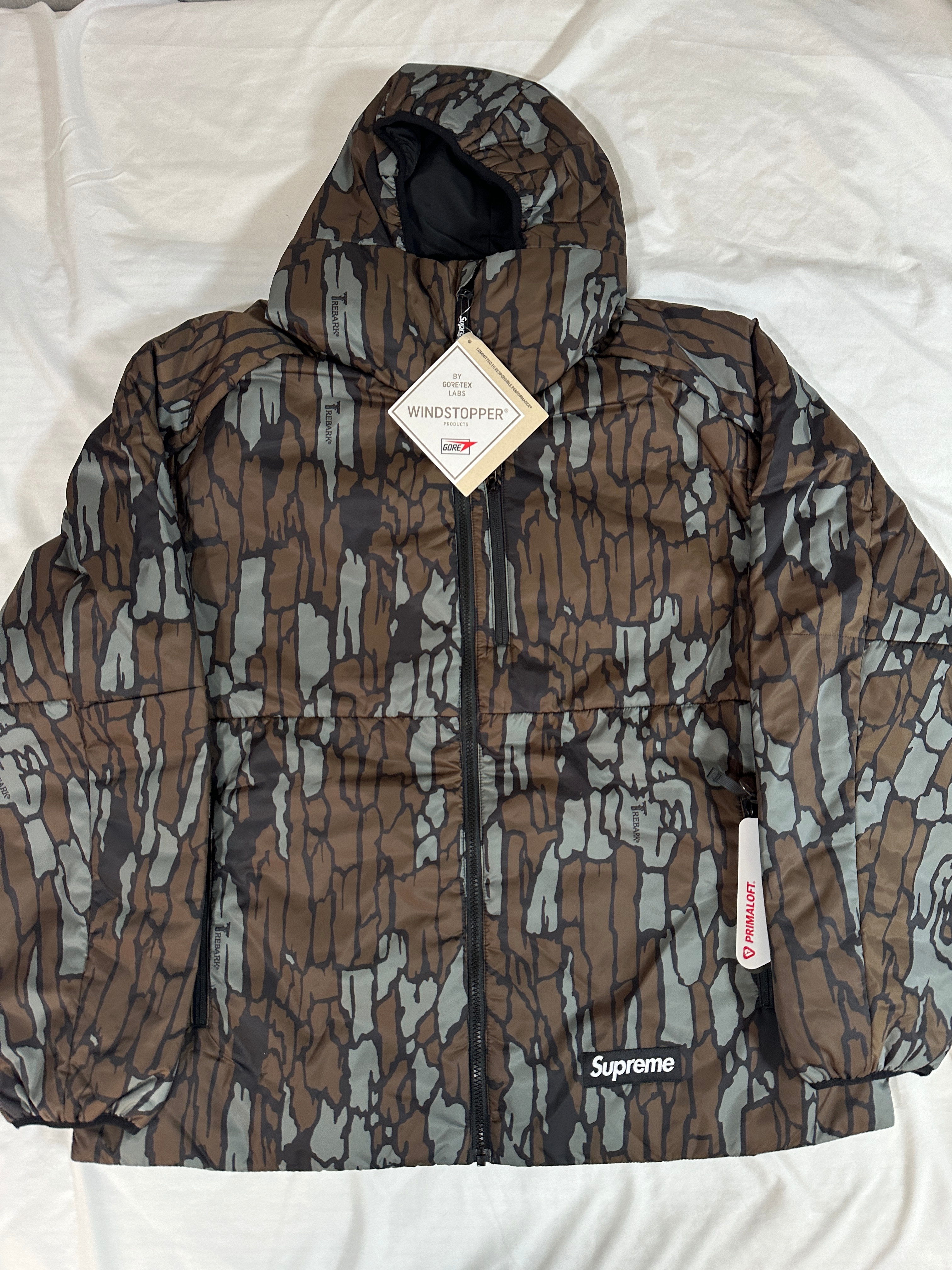 Supreme Windstopper Insulated Hooded Jacket Mossy Oak Trebark Camo - 25SS 착용 스타일