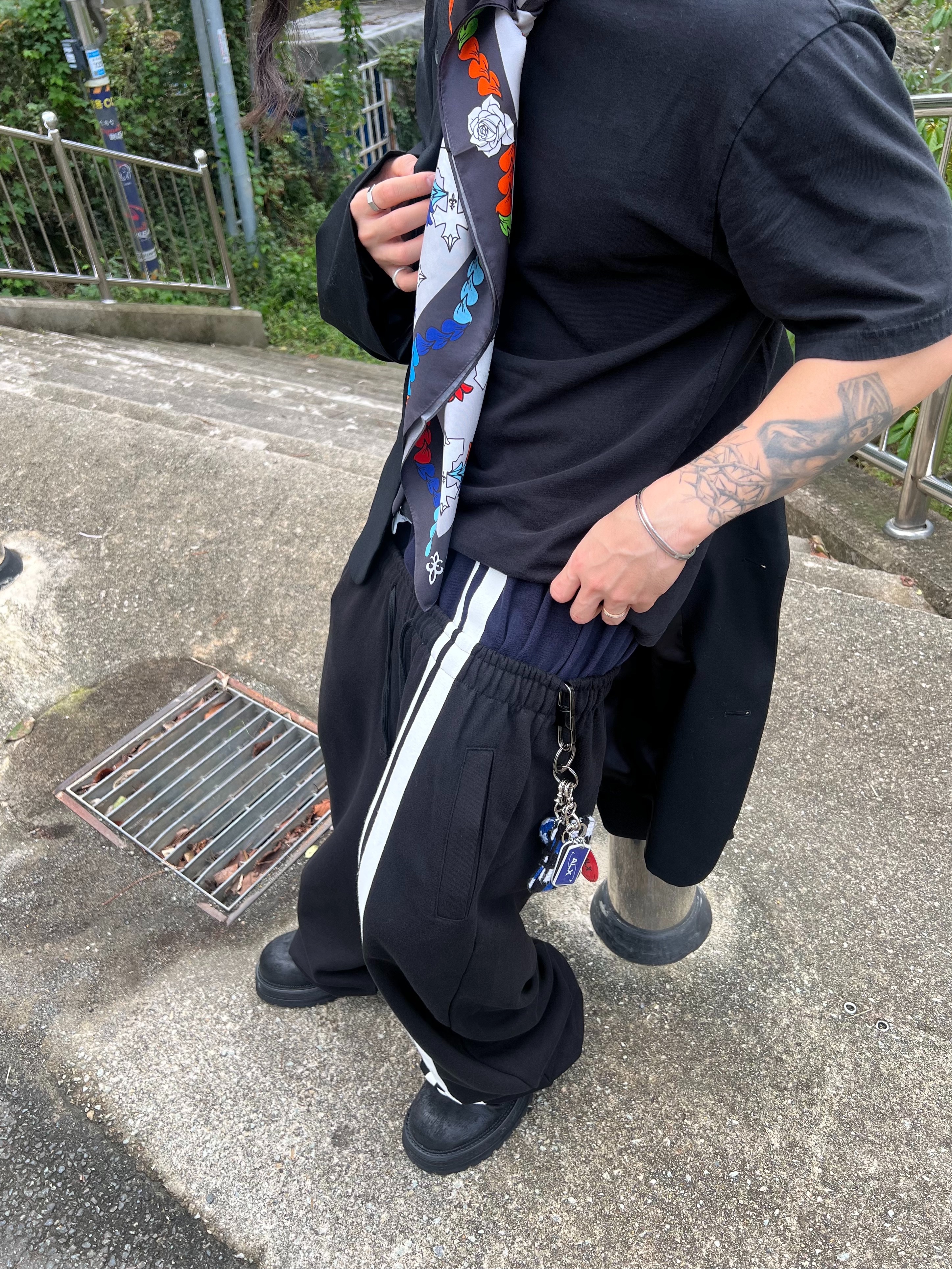Awende Requiem Silk Scarf Multi, [KREAM 단독] Civision by CSC Dark Vision Blazer Black 착용 스타일 - 5