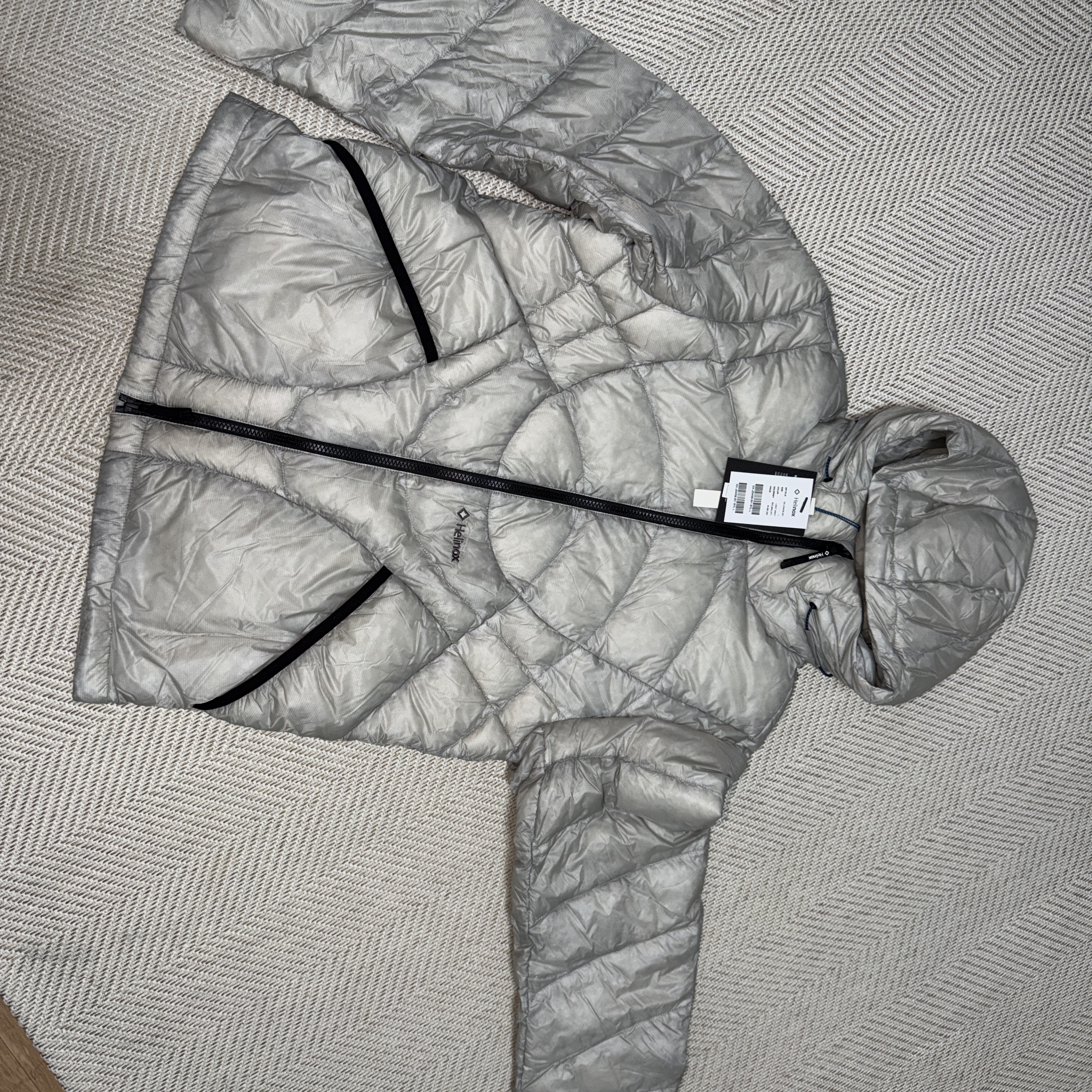 Helinox Wear Eclipse Pack Down Jacket Light Gray 착용 스타일 - 4