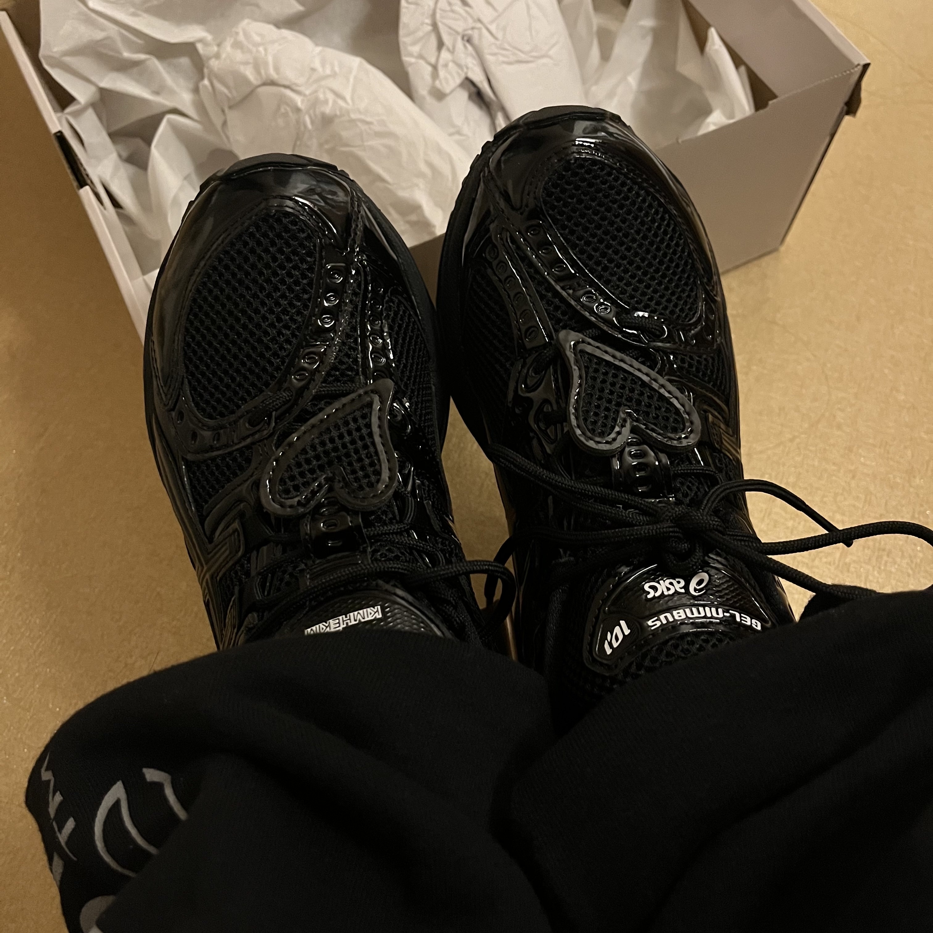 Asics x KIMHEKIM Gel-Nimbus 10.1 Black 착용 스타일 - 1