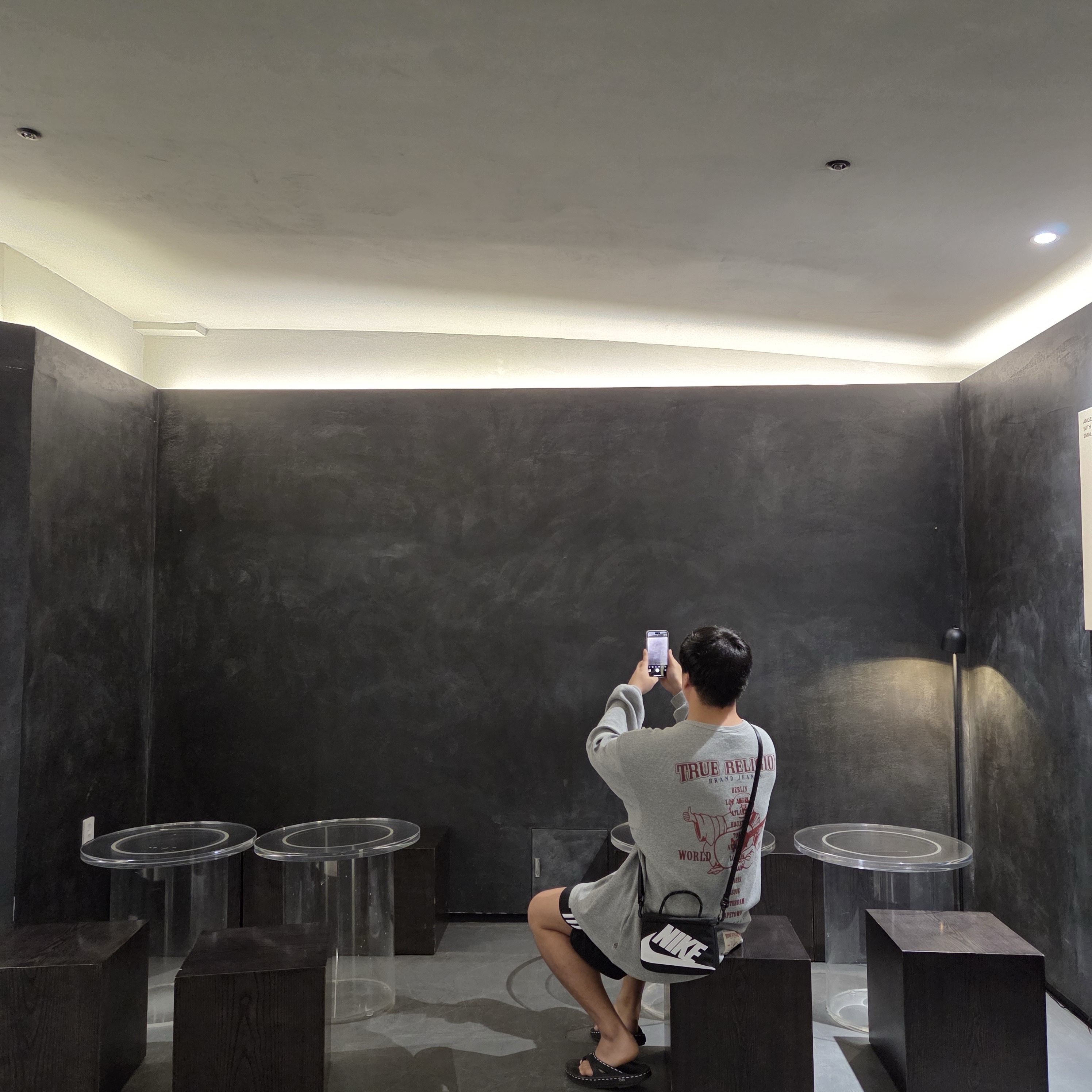 OOFOS X STU Ooriginal Black 착용 스타일