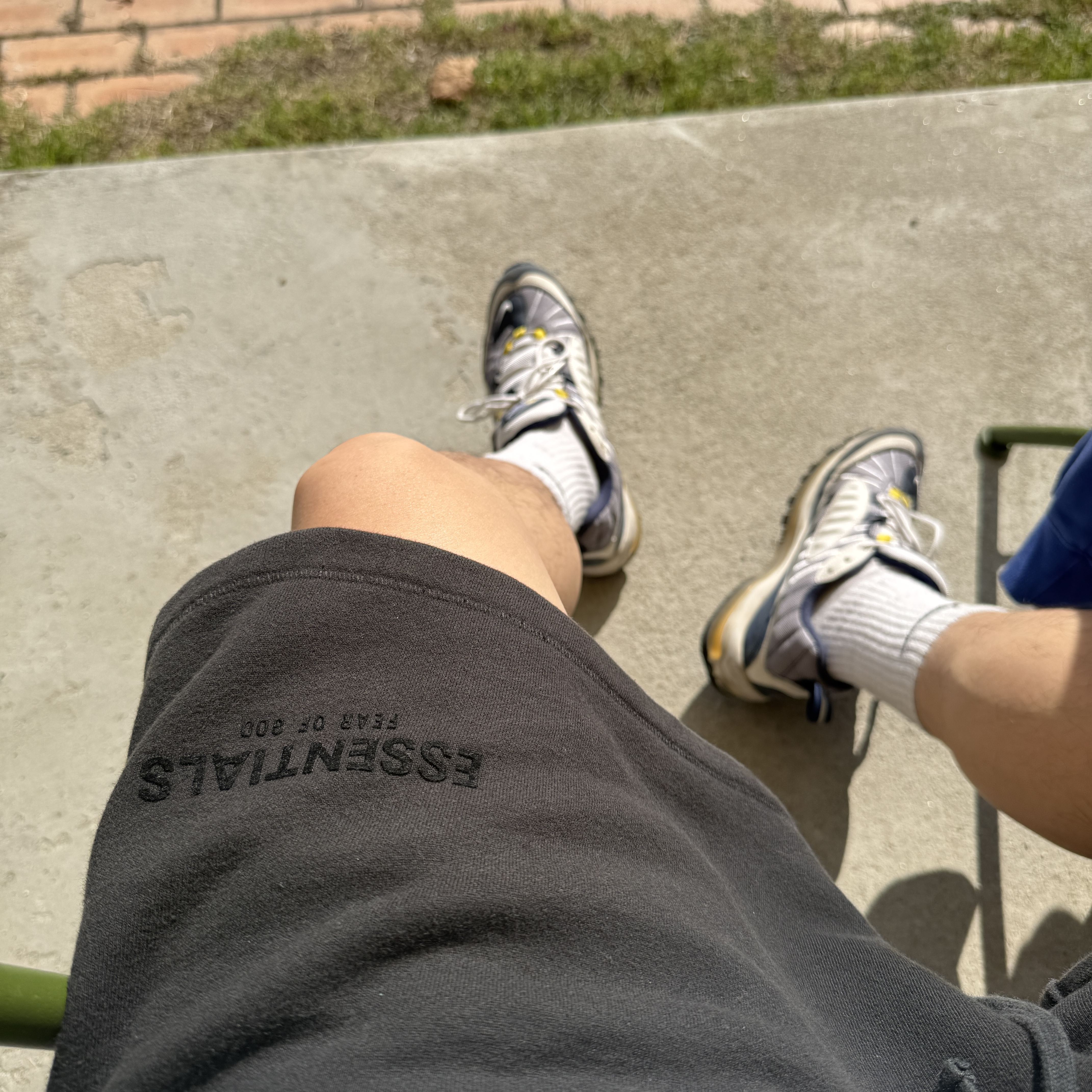 Essentials The Core Collection Sweatshorts Stretch Limo, Nike Air Max 98 Yellow White Navy 착용 스타일