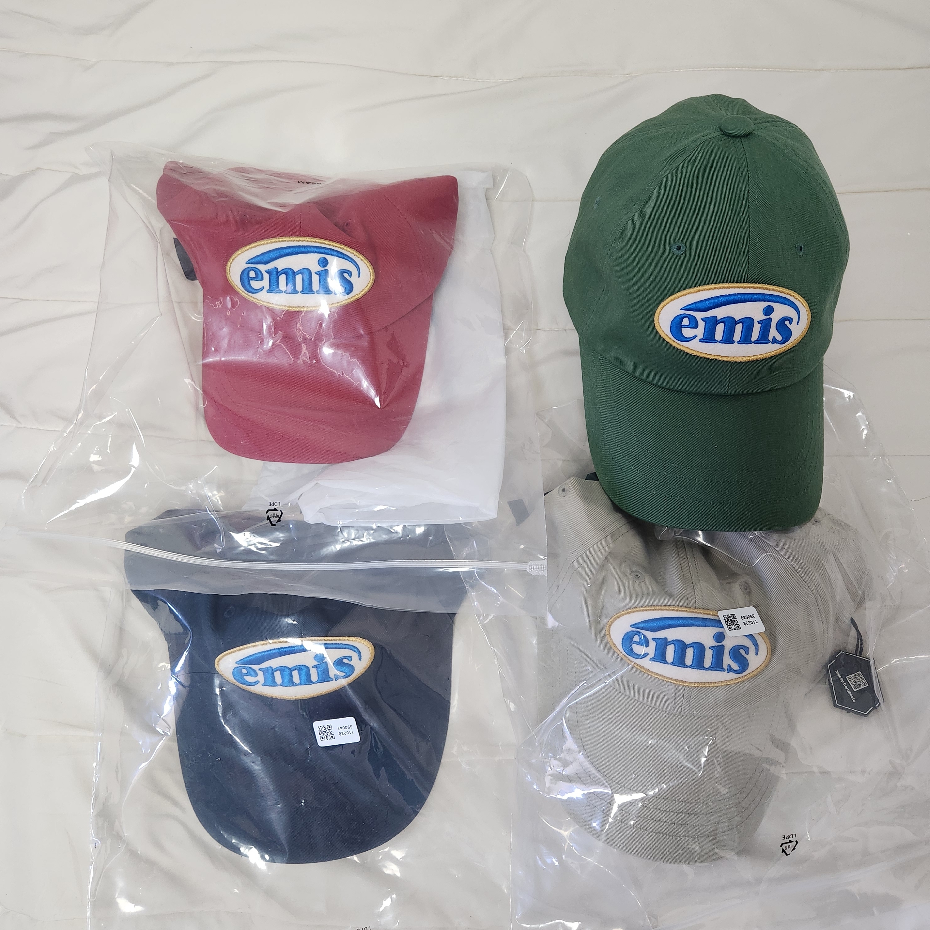 Emis Wappen Ball Cap Beige, Emis Wappen Ball Cap Red 착용 스타일 - 1