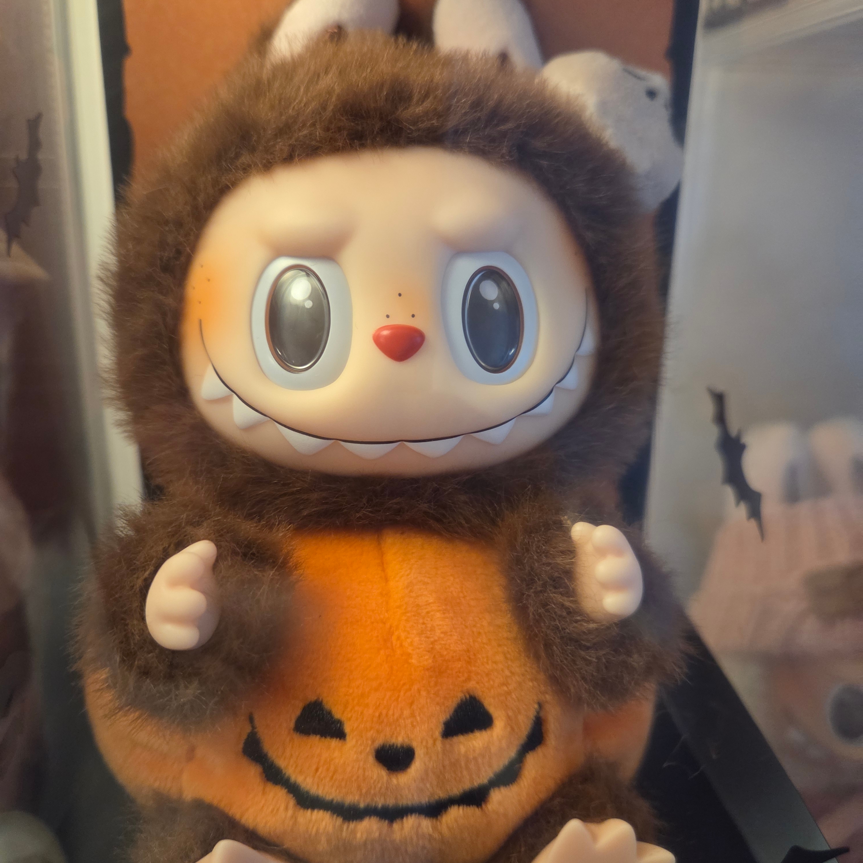 Pop Mart Labubu Halloween Party Series Pumpkin Toy Keyring 착용 스타일