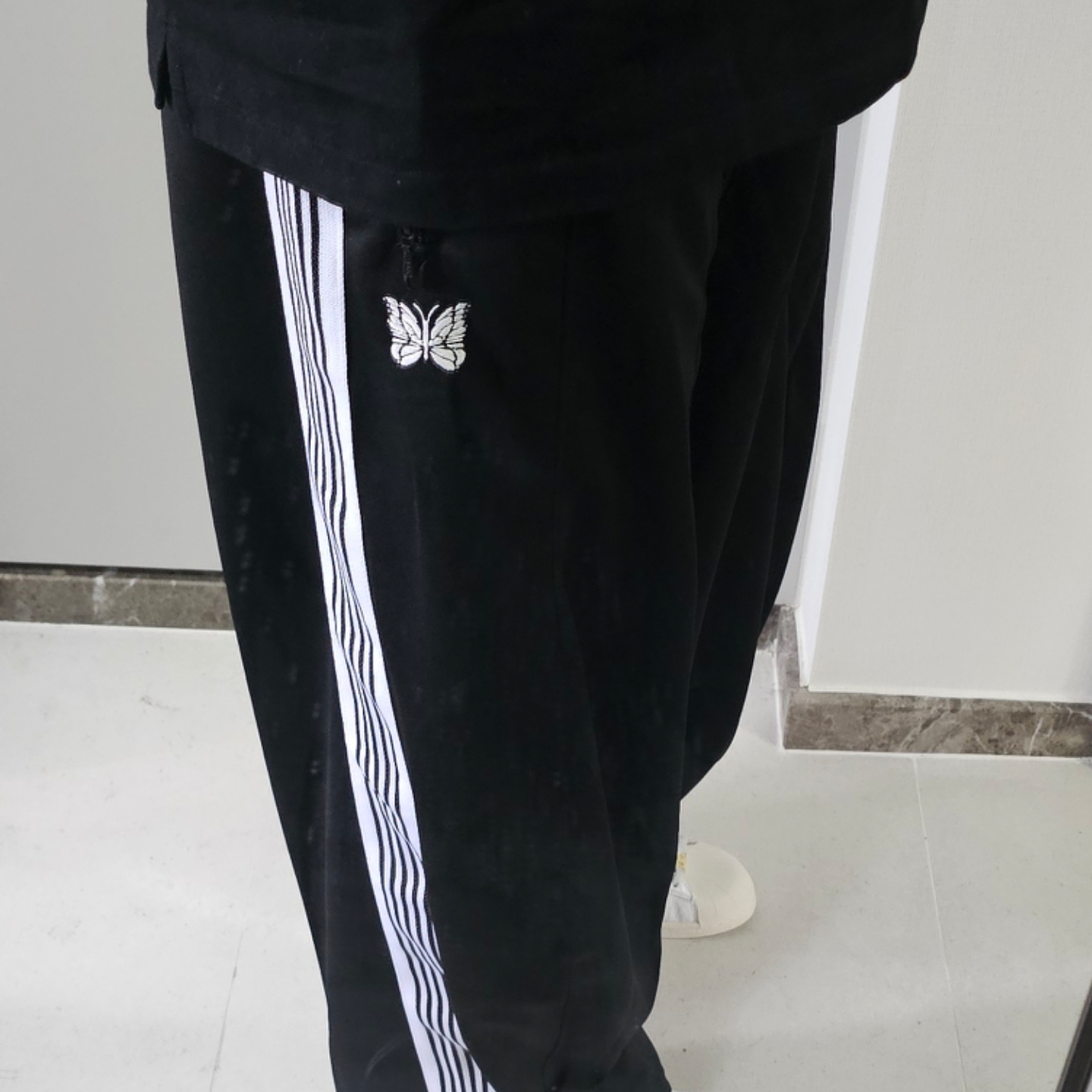 Needles H.D. Track Pants Poly Smooth Black White 착용 스타일