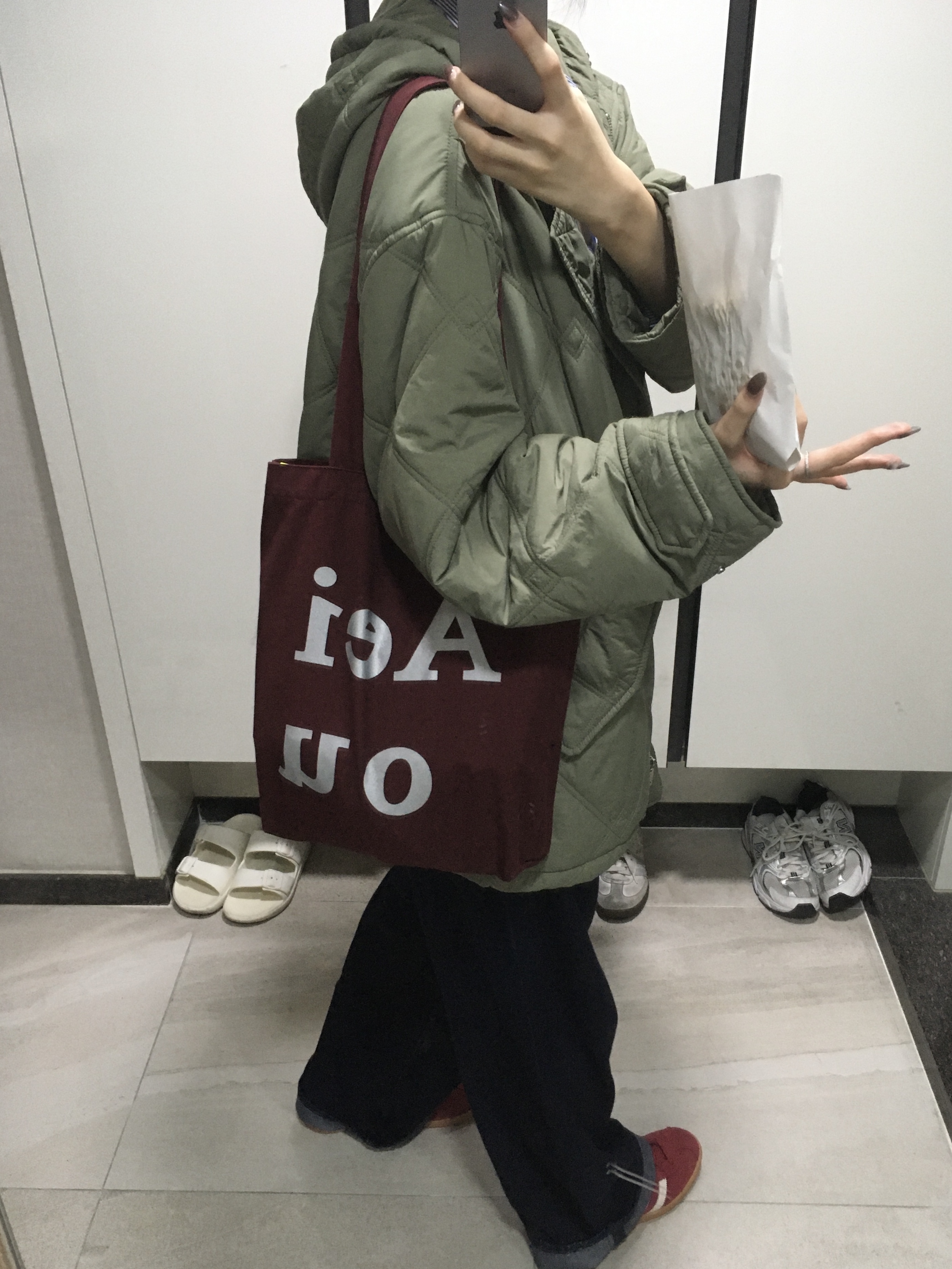 Adidas Bermuda College Burgundy 착용 스타일 - 1