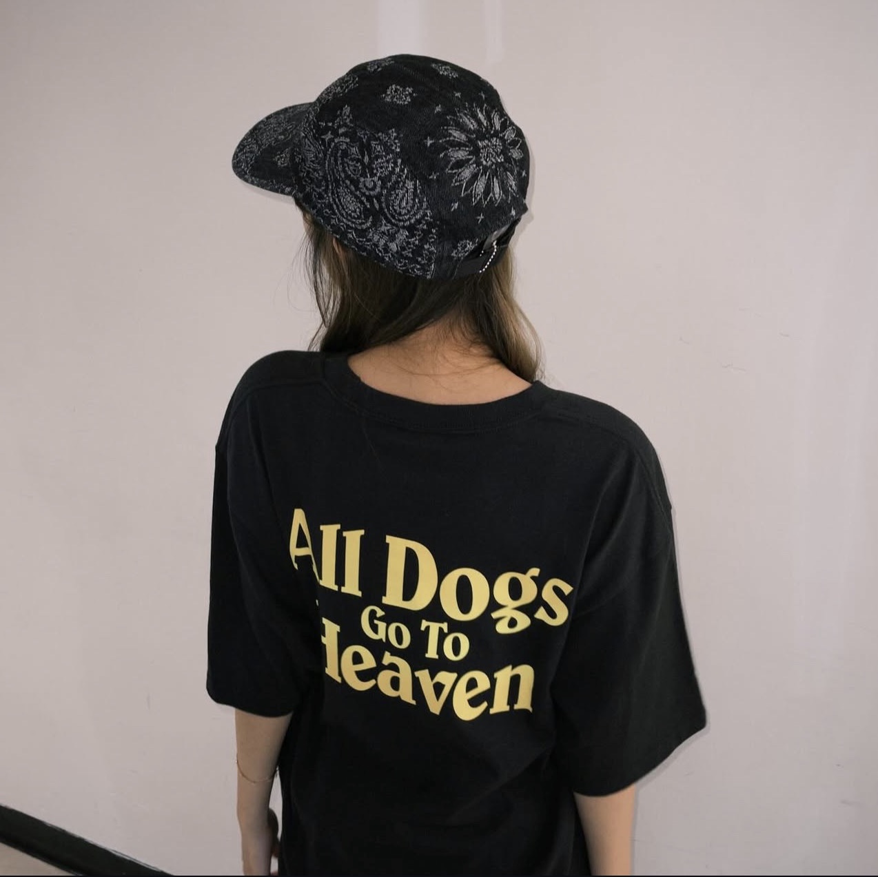 Supreme All Dogs Go To Heaven T-Shirt Black - 25FW 착용 스타일 - 2