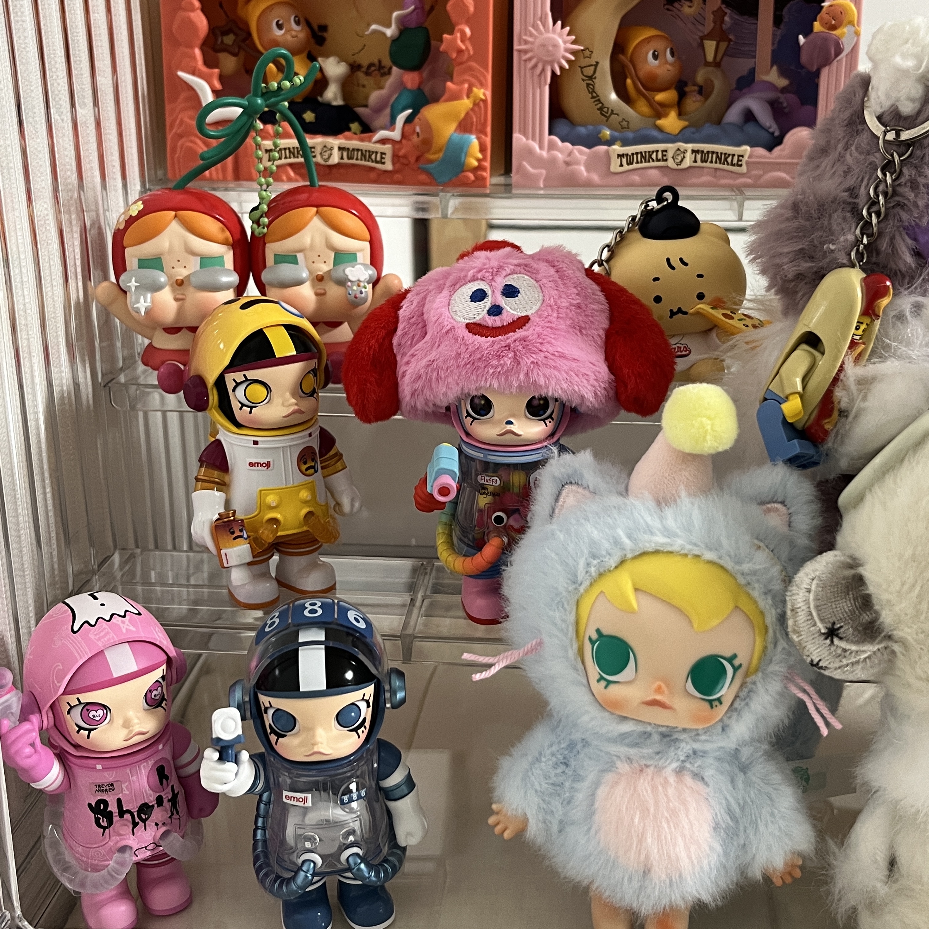 Pop Mart Mega Space Molly 100% Series4 Jon Burgerman (Opened Case) 착용 스타일