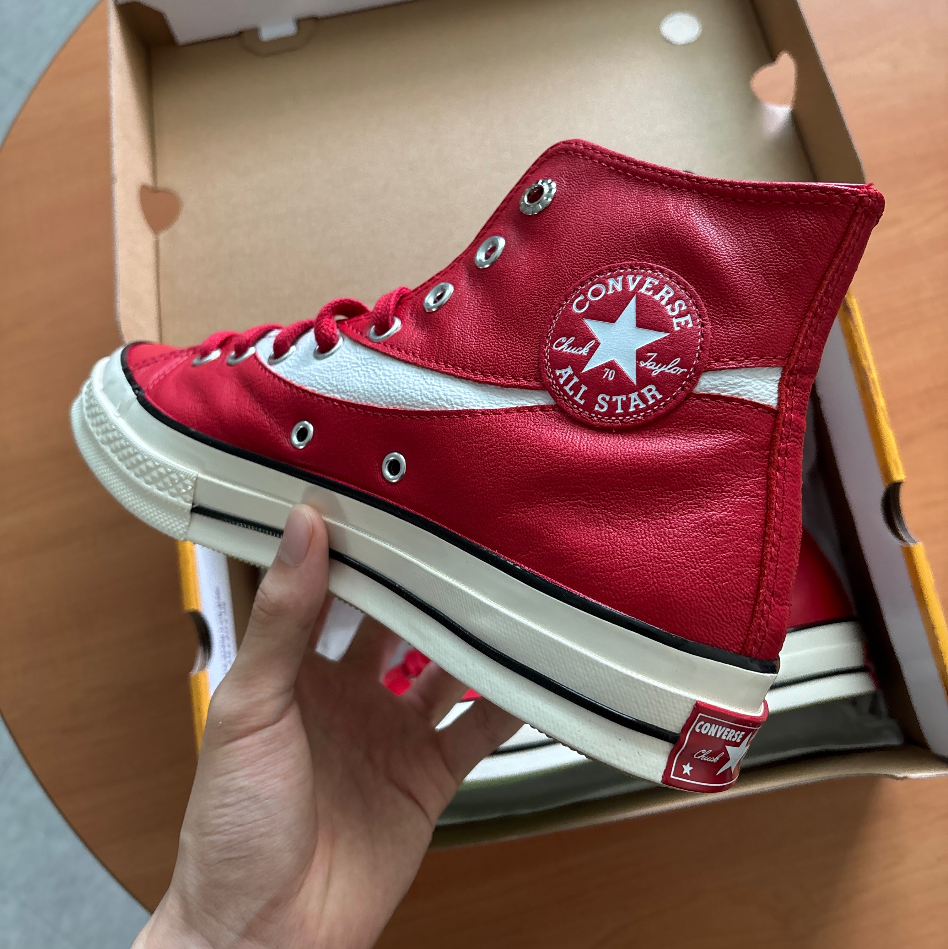 Converse x Coca-Cola Chuck 70 Hi Leather Racing Red Egret 착용 스타일 - 2