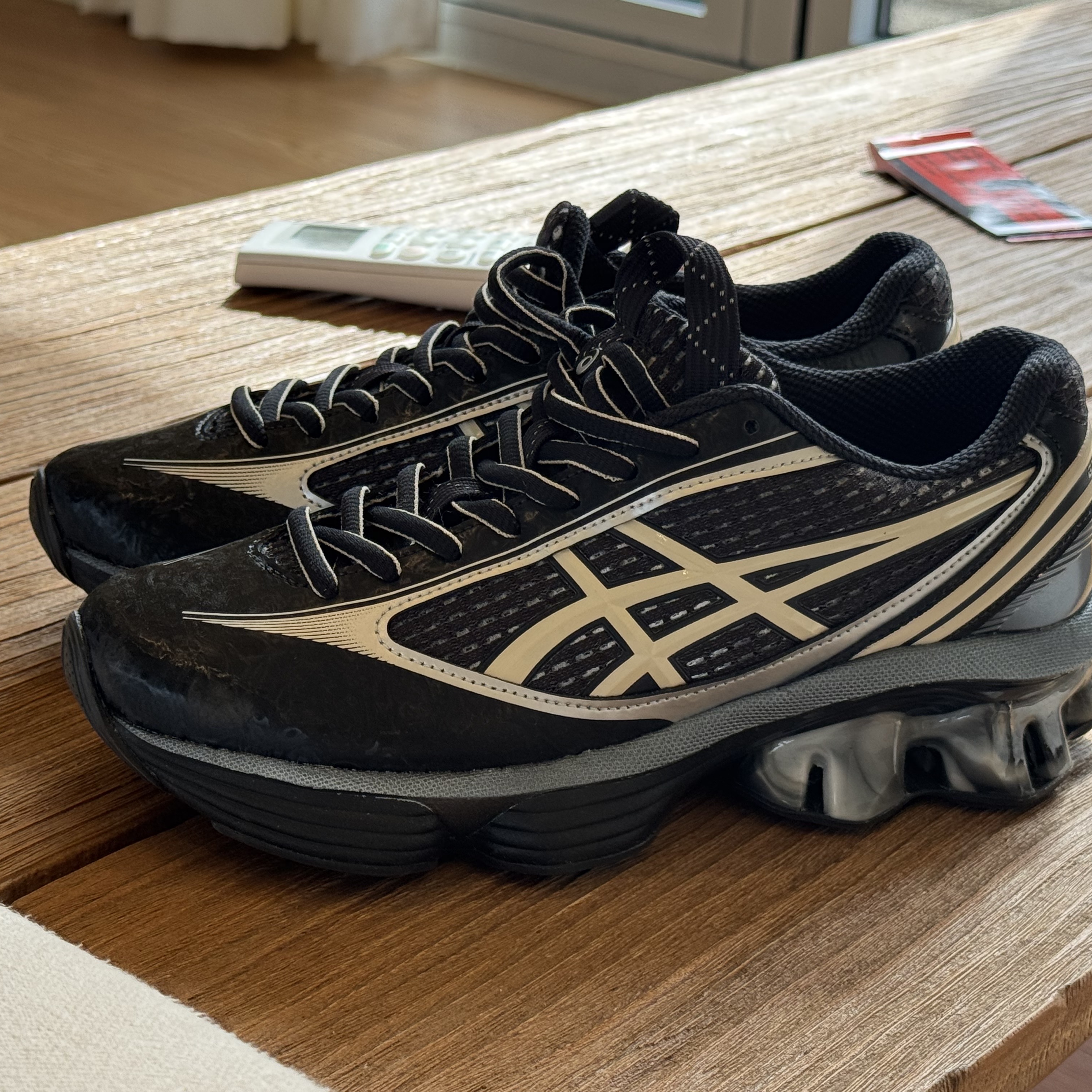 Asics Gel-Kinetic Fluent Black Vanilla 착용 스타일