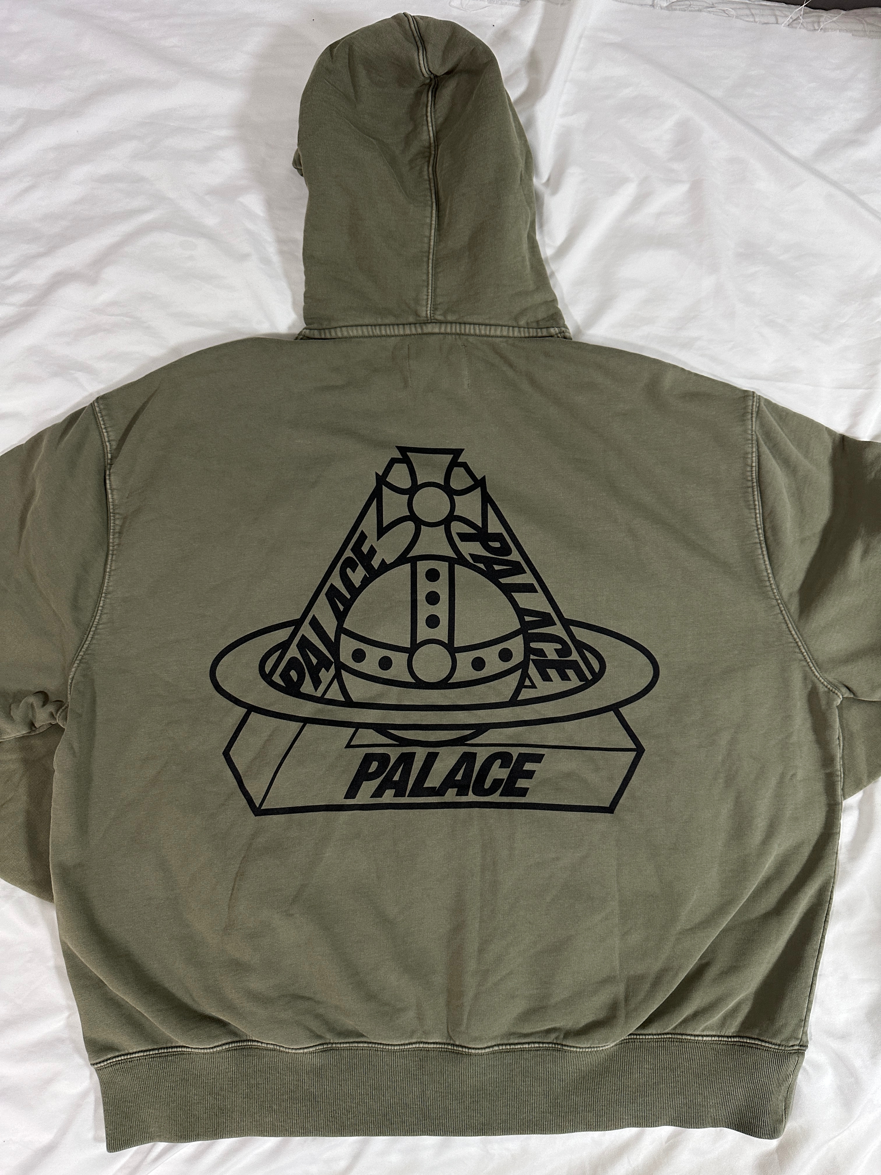 Palace x Vivienne Westwood Hood Olive - 24FW 착용 스타일 - 1