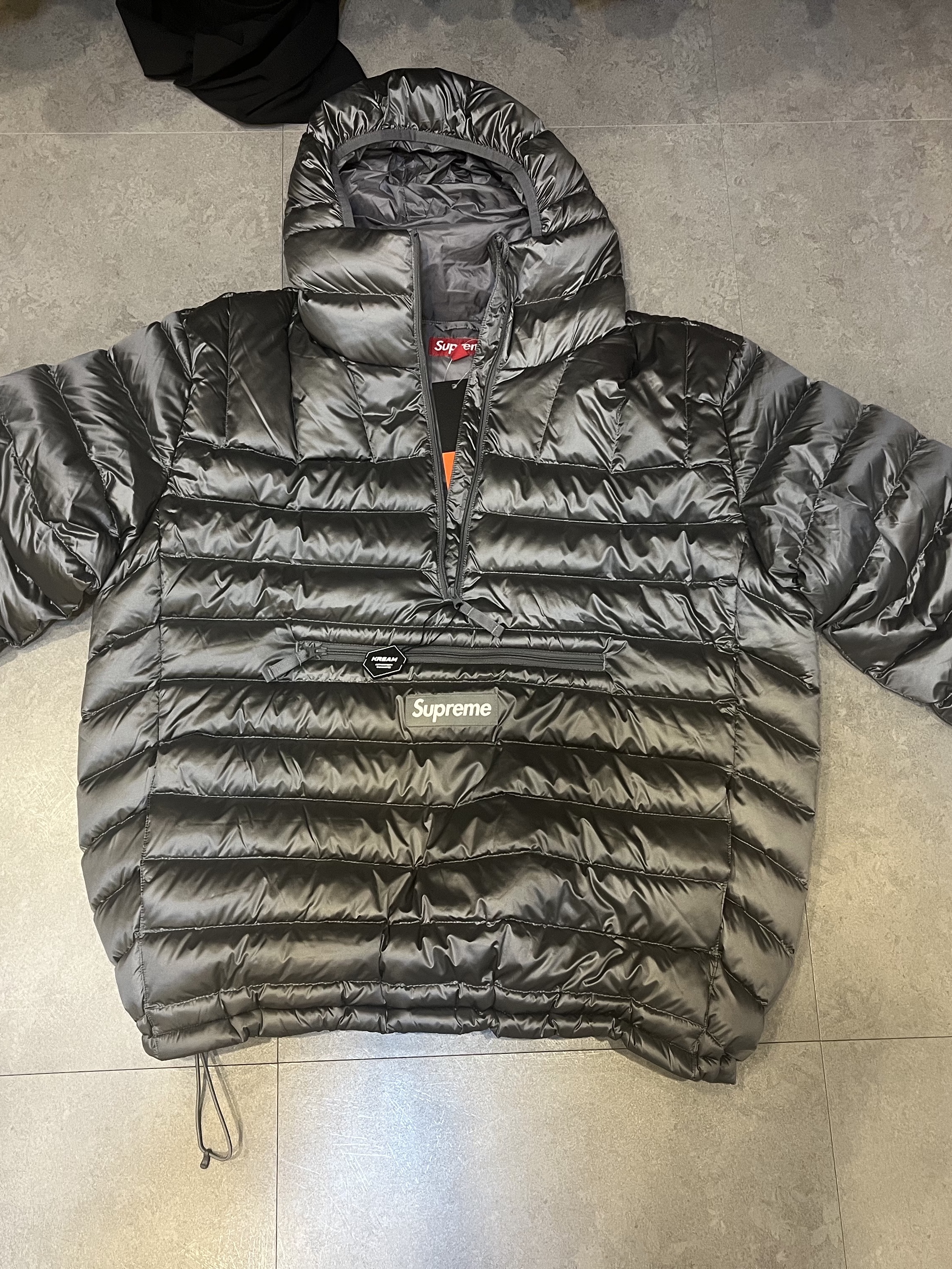 Supreme Micro Down Half Zip Hooded Pullover Silver - 25FW, Supreme Washed Chino Twill Camp Cap Black 착용 스타일 - 3