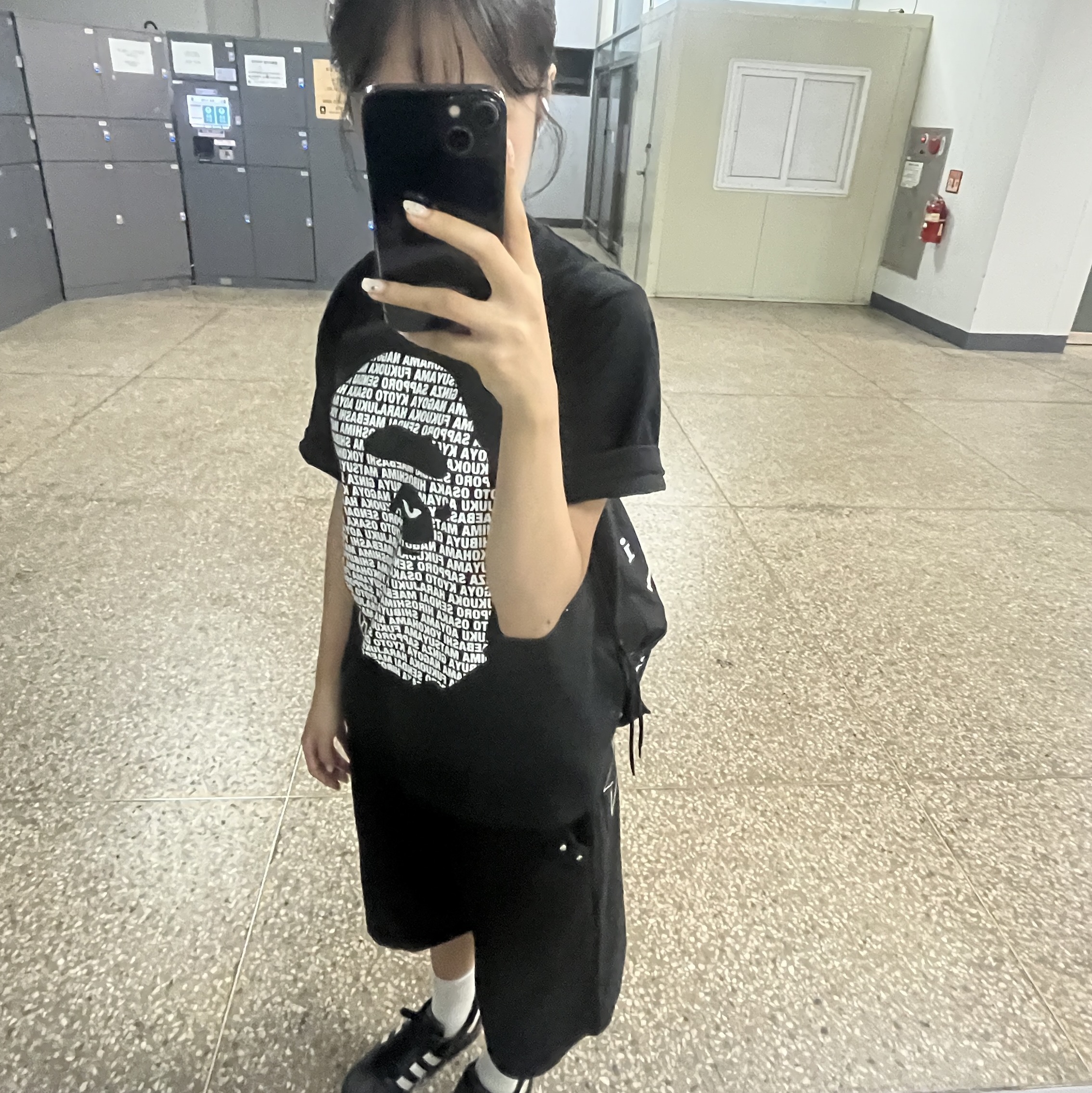 BAPE Japan Ape Head T-Shirt Black, Adidas Superstar Core Black White 착용 스타일 - 1