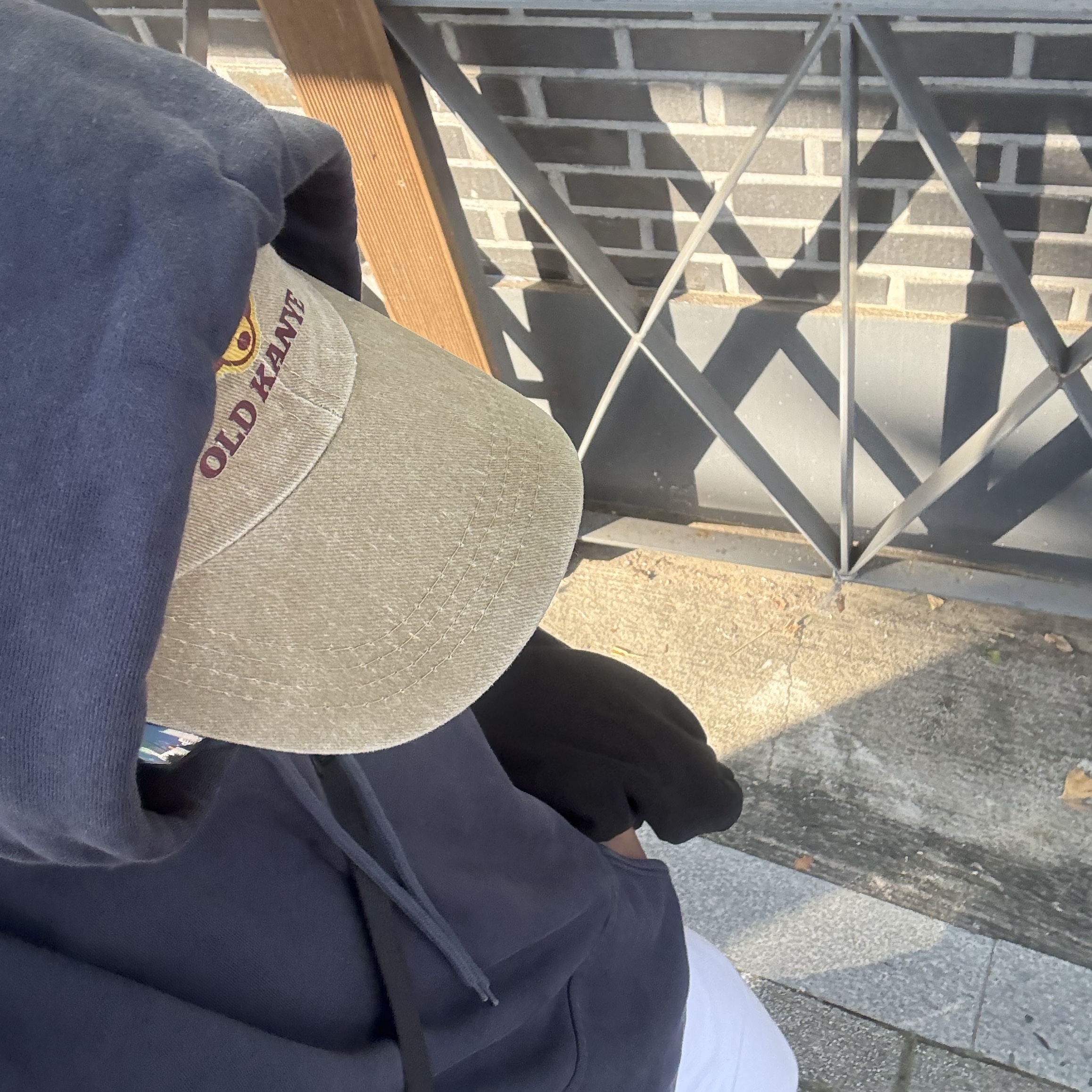 Yeezy YZY Pullover Hoodie Navy 착용 스타일