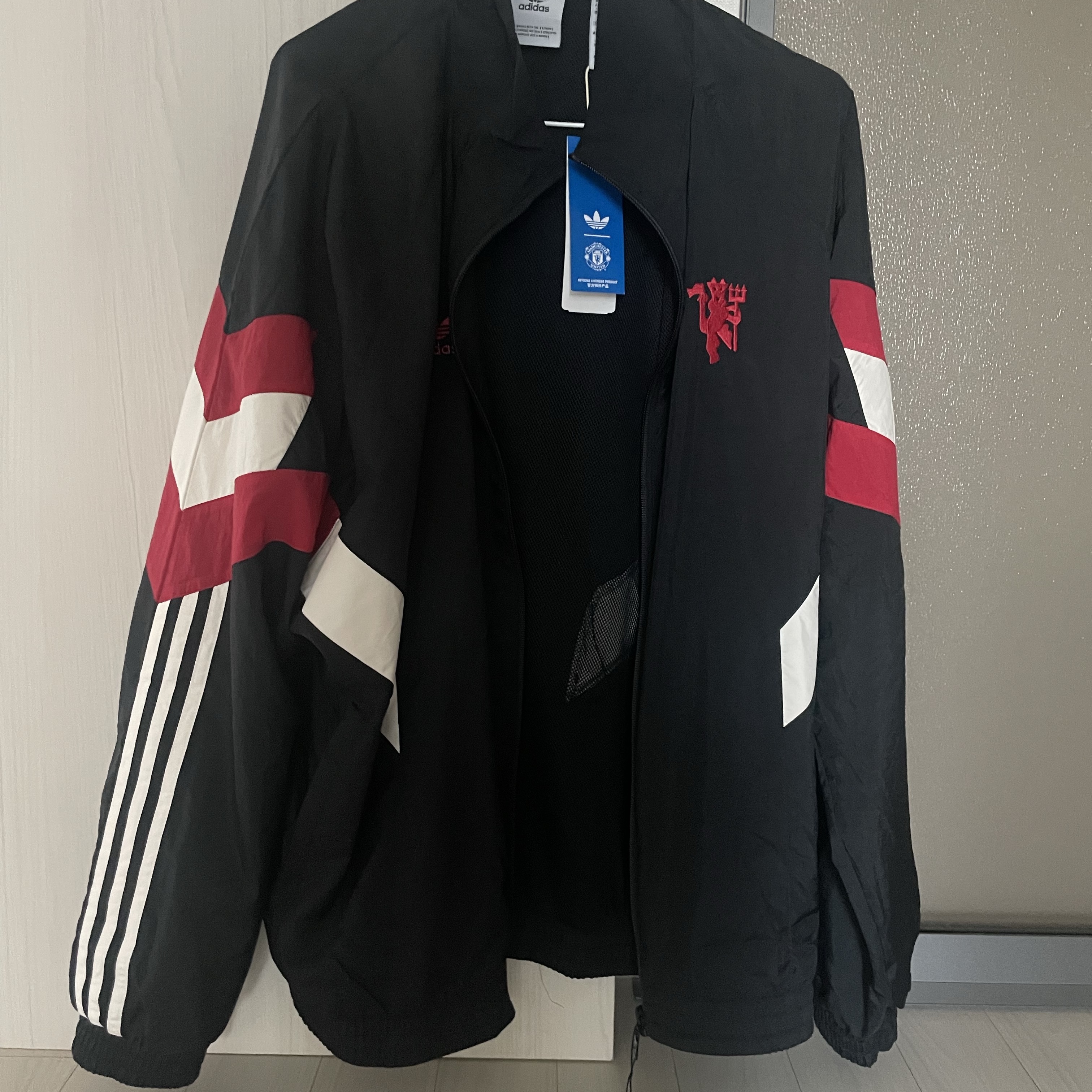 Adidas Manchester United Originals Track Top Black Red - KR Sizing 착용 스타일