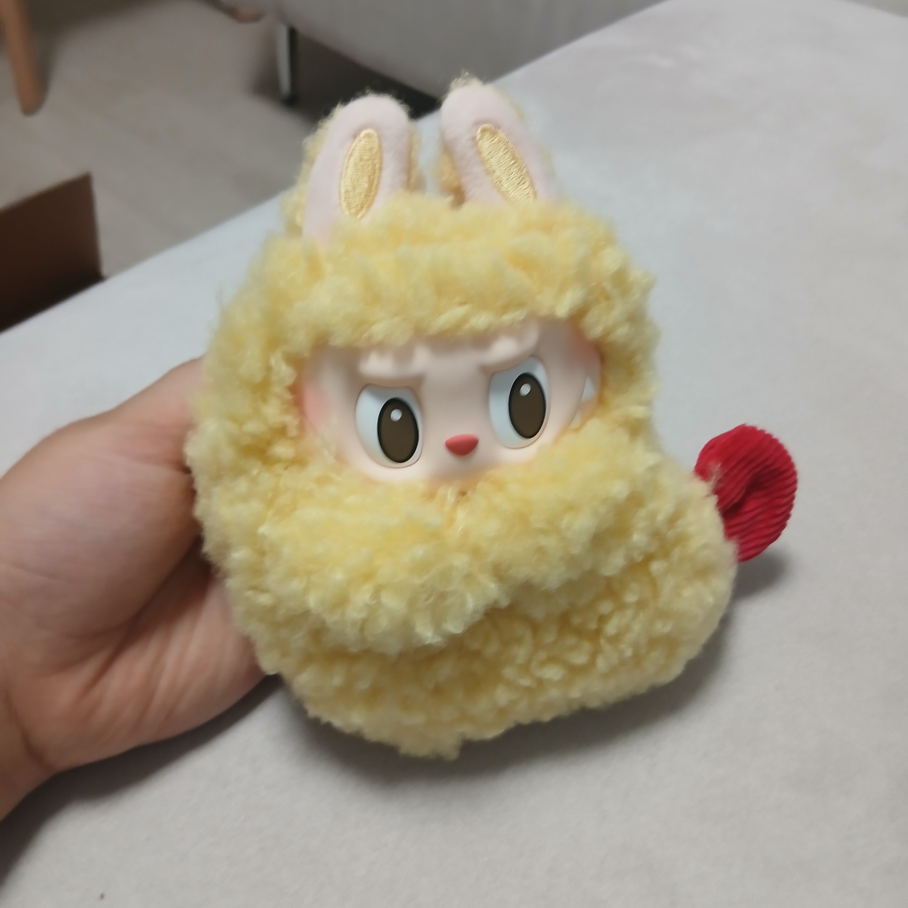 Pop Mart Labubu The Monsters Wacky Mart Series Earphone Case 착용 스타일