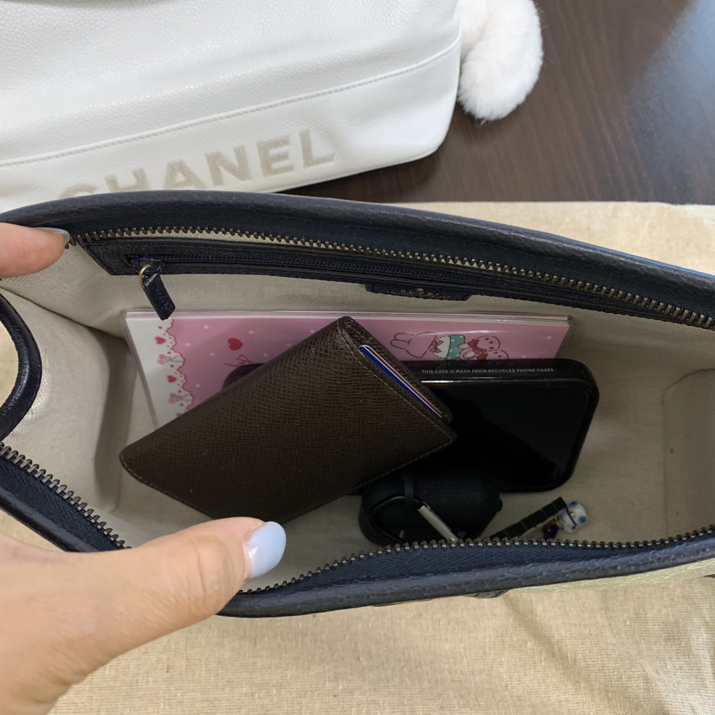 Gucci Ophidia GG Cosmetic Case Beige Blue 착용 스타일