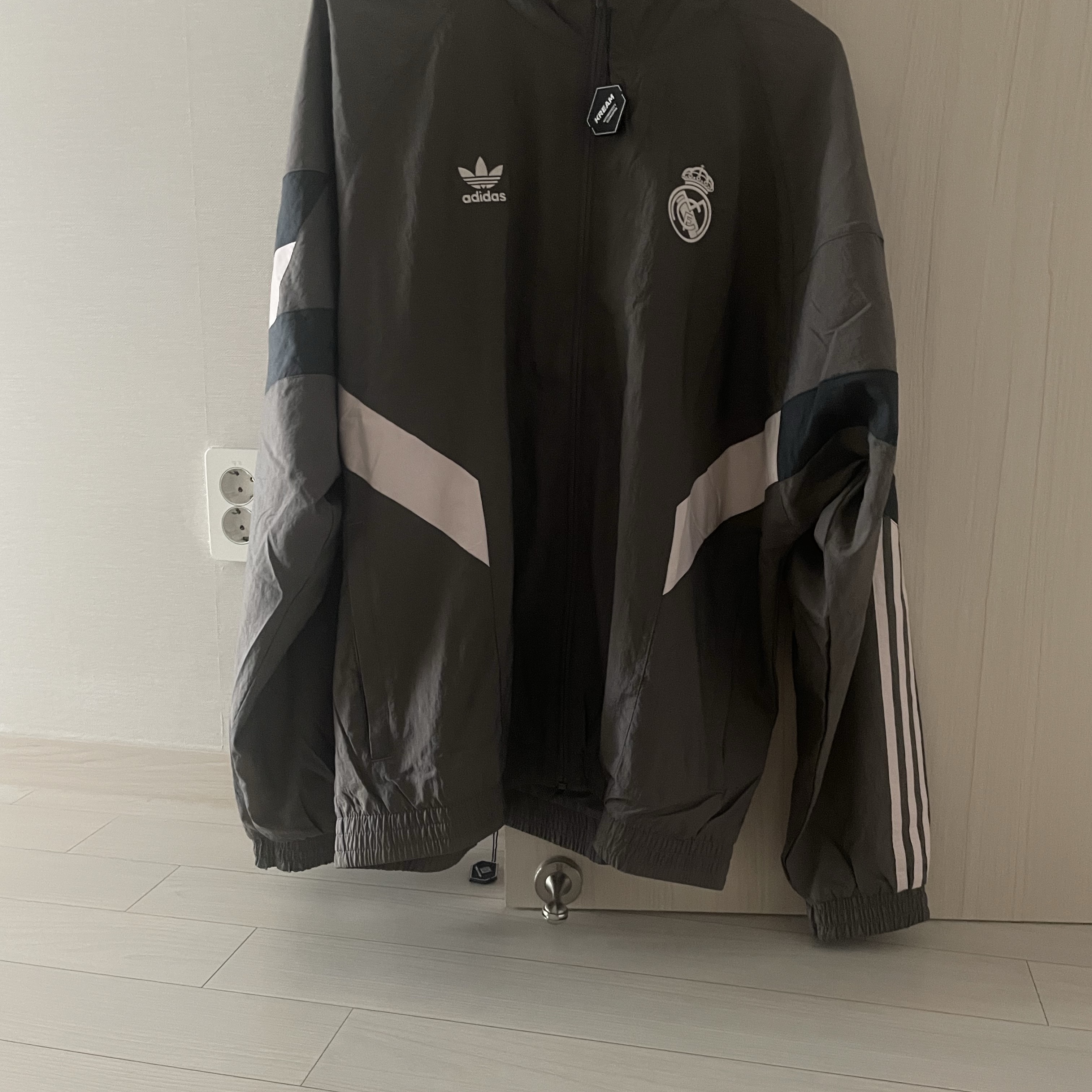 Adidas Real Madrid Originals Track Top Charcoal Grey - KR Sizing 착용 스타일