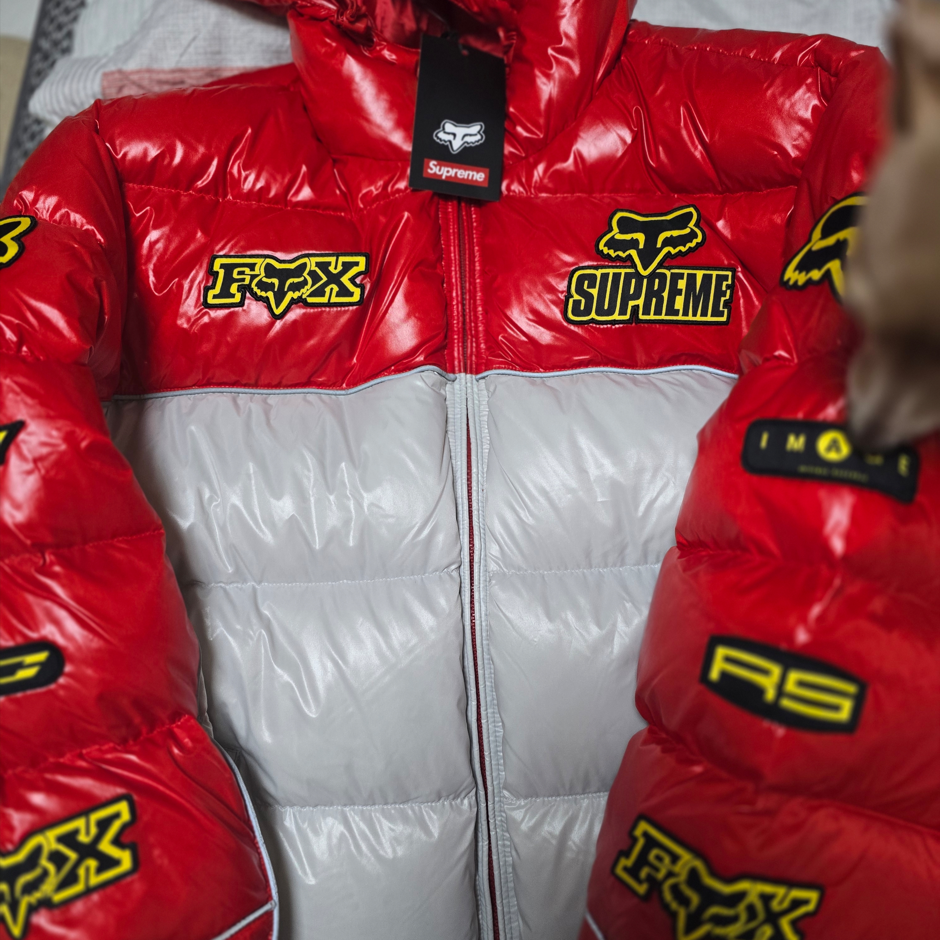 Supreme x Fox Racing Shiny Down Puffer Jacket White - 25FW 착용 스타일