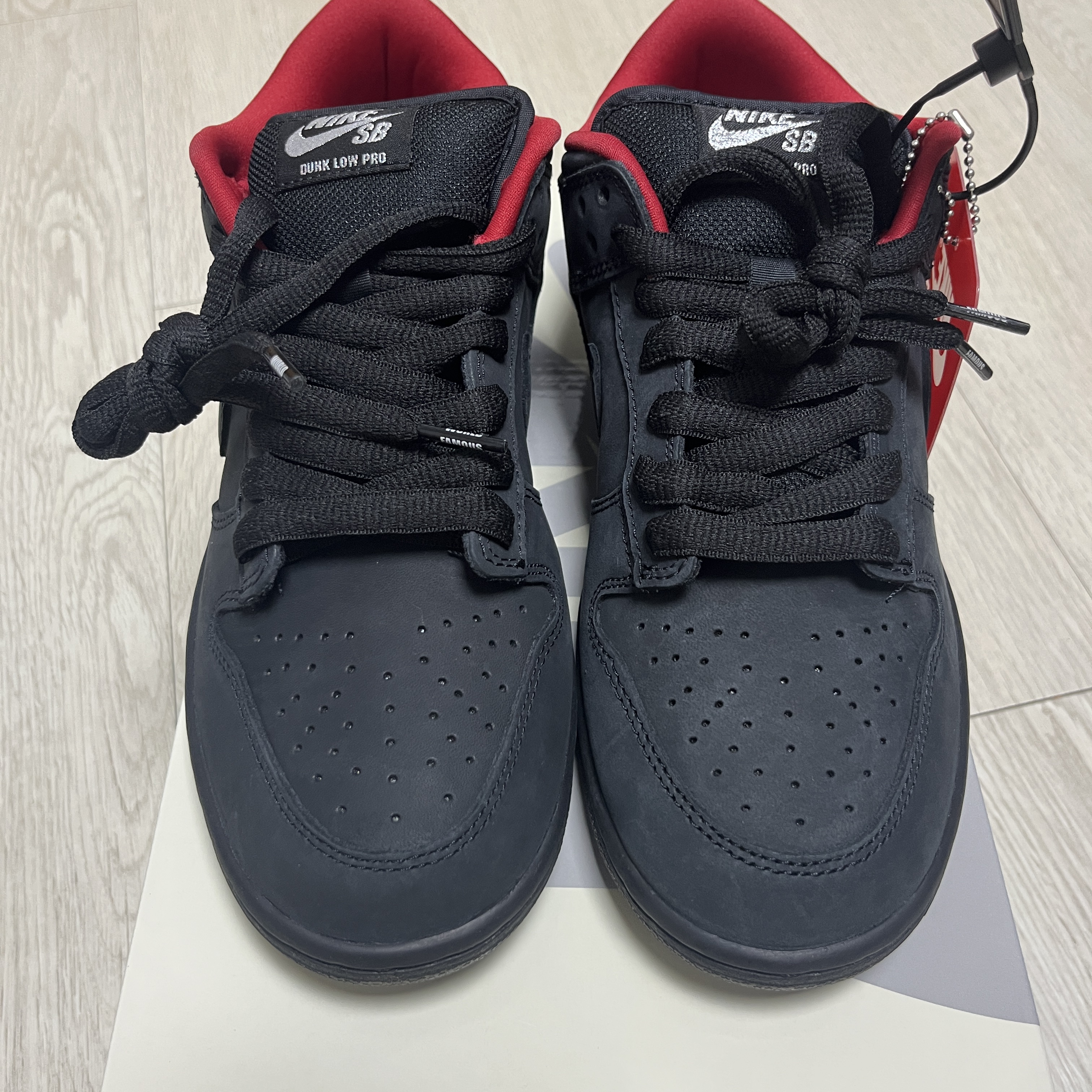 Nike x Supreme SB Dunk Low Black 착용 스타일 - 3
