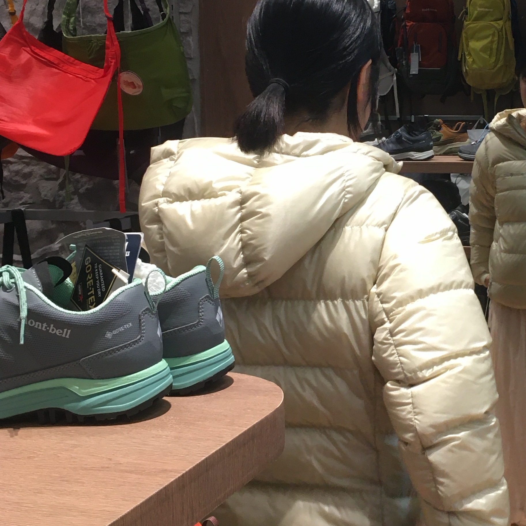 (W) Montbell Alpine Down Parka Ivory 착용 스타일 - 2