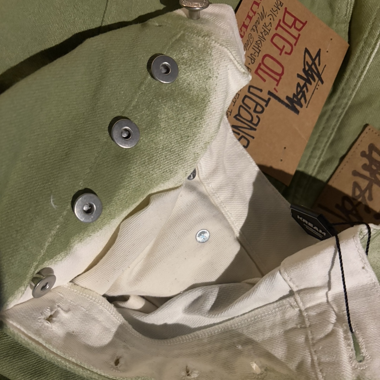Stussy Spray Dye Big OL' Jeans Olive 착용 스타일