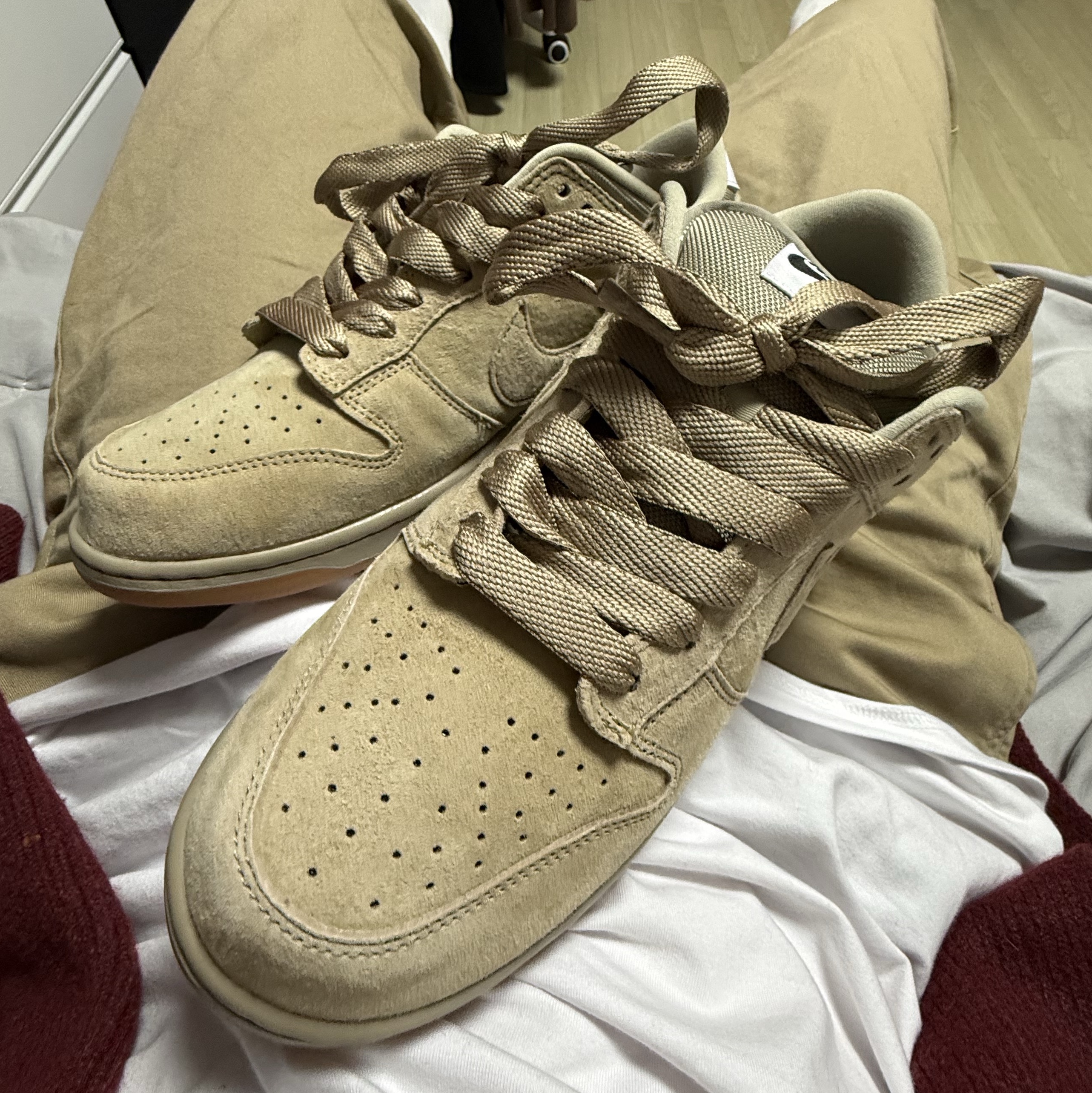 Nike SB Dunk Low Pro B Parachute Beige 착용 스타일 - 1