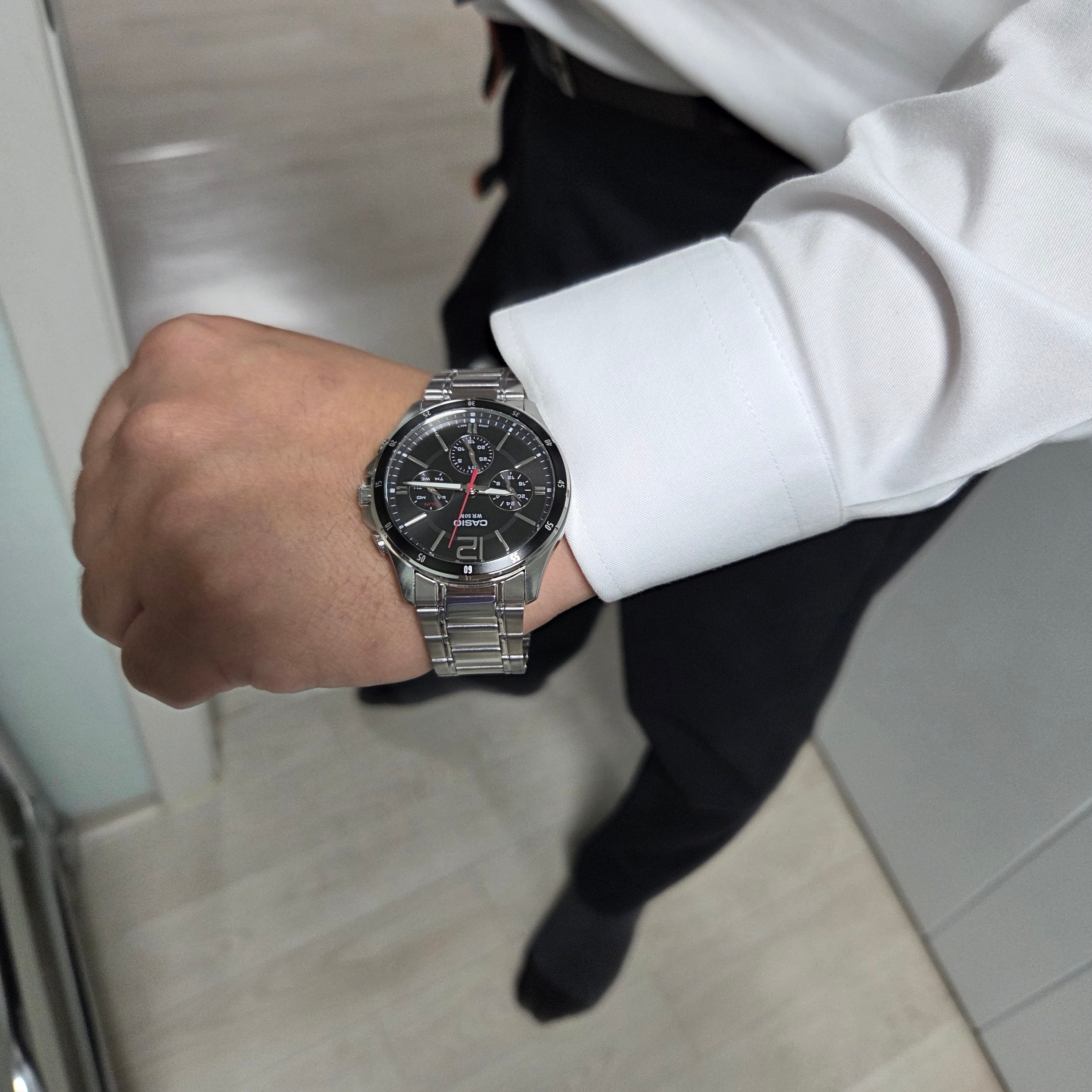 Casio MTP-1374D-1AVDF 착용 스타일