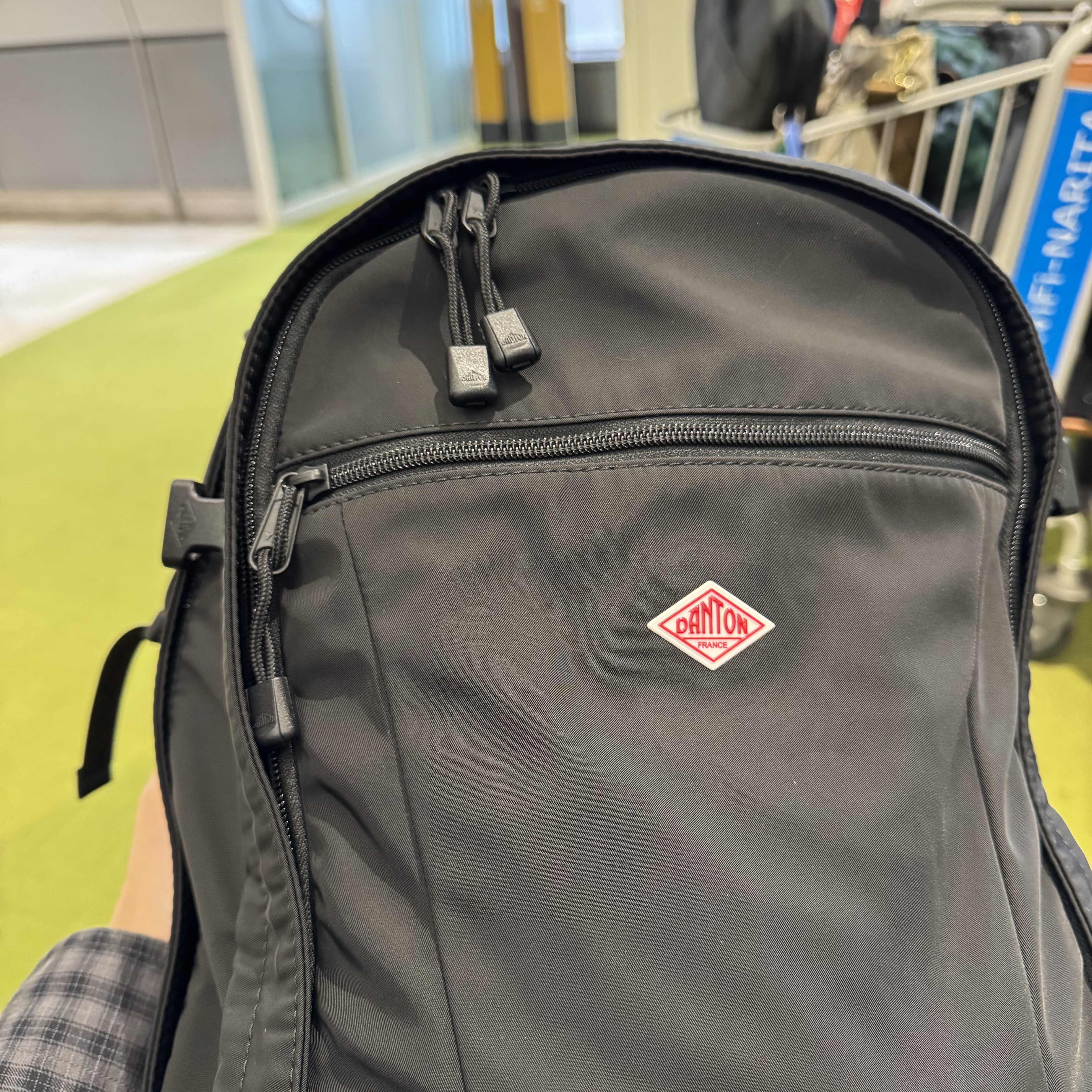 Danton Mont Faron 27 Polyester Twill Backpack Black 착용 스타일
