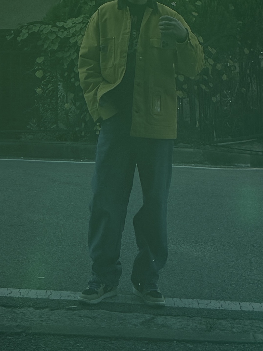 Carhartt WIP x IAB Studio OG Chore Coat Yellow, Human Made Graphic L/S T-Shirt Black 착용 스타일