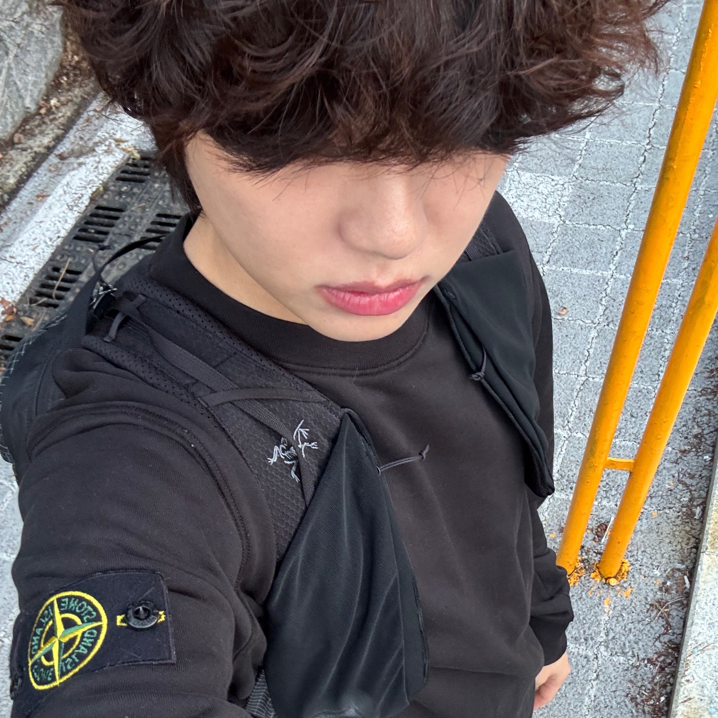 Arc'teryx Aerios 18 Backpack Black, Levi's 555 Relaxed Straight Jeans Dark Indigo 착용 스타일 - 1